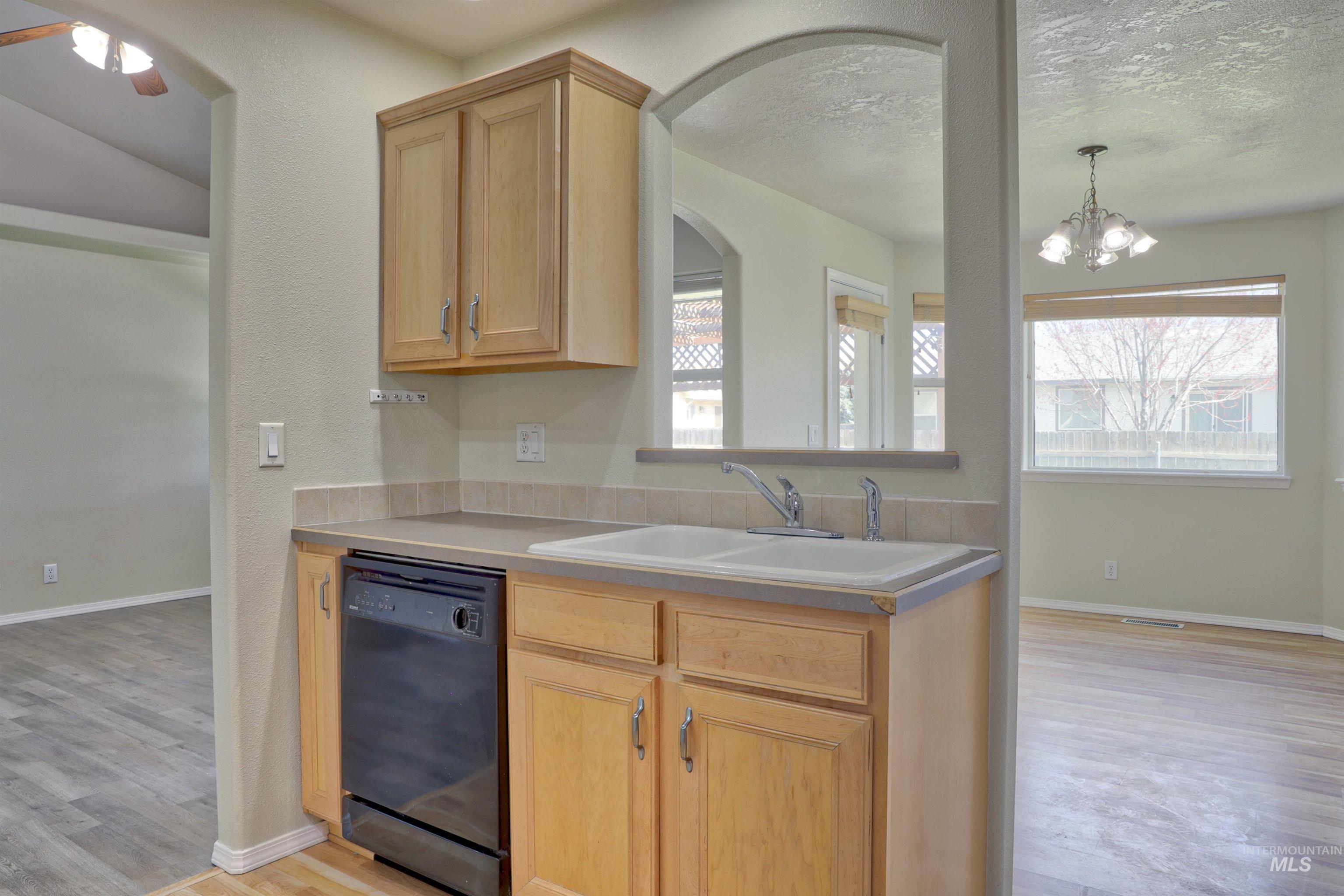 462 Nw Sandpiper Ave Property Photo 8