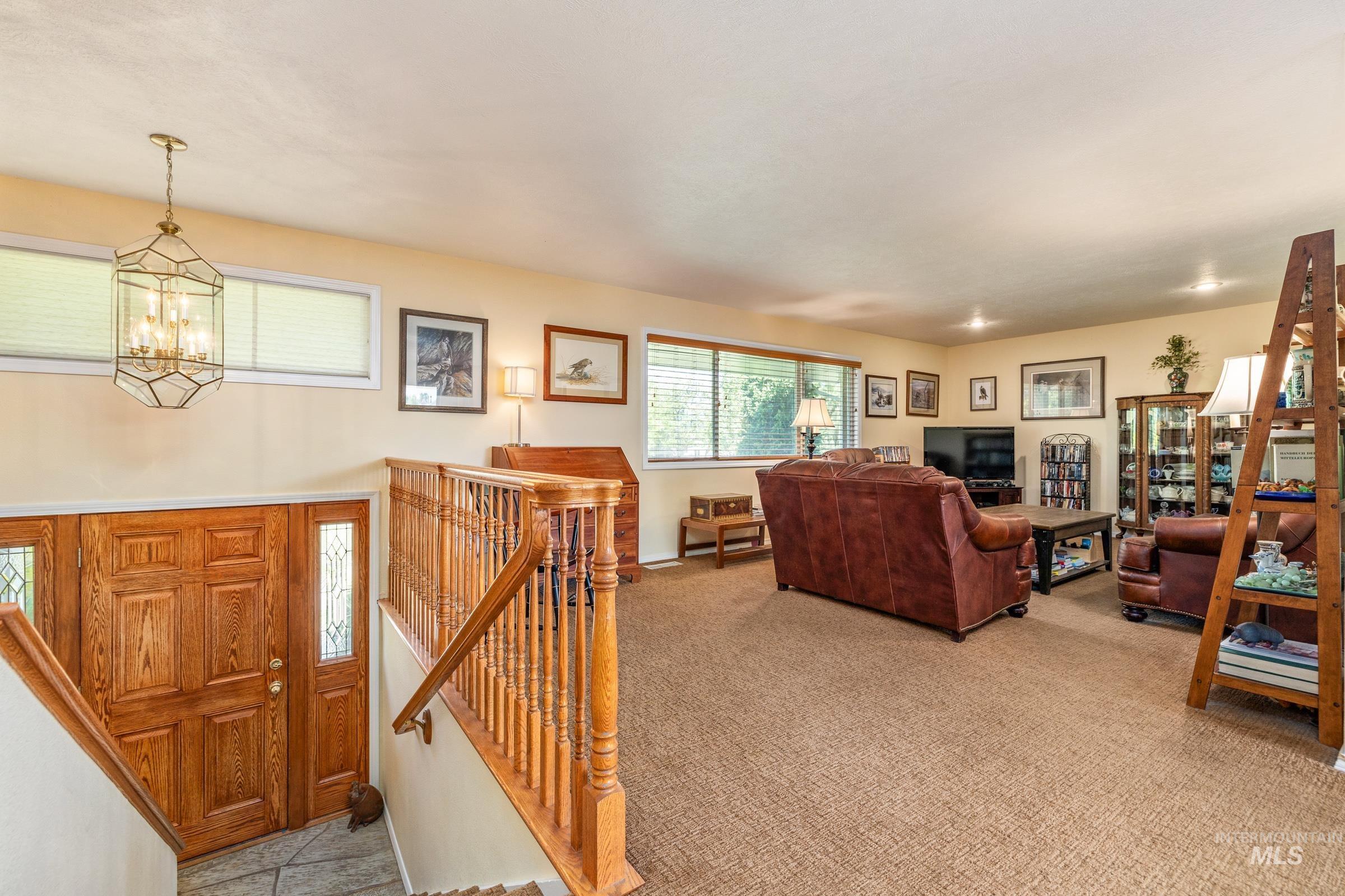 2522 N Park Ln Property Photo 9