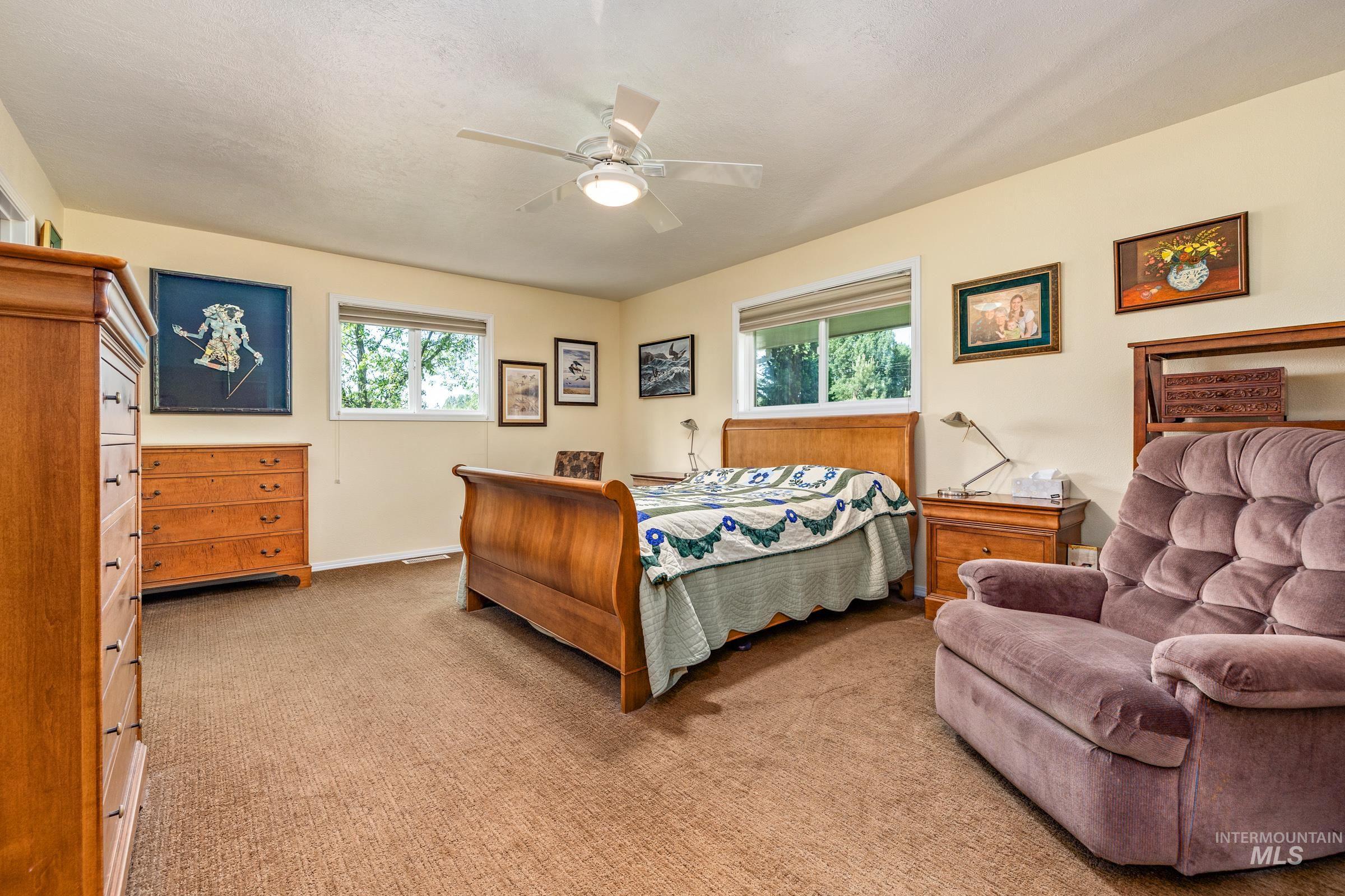 2522 N Park Ln Property Photo 18