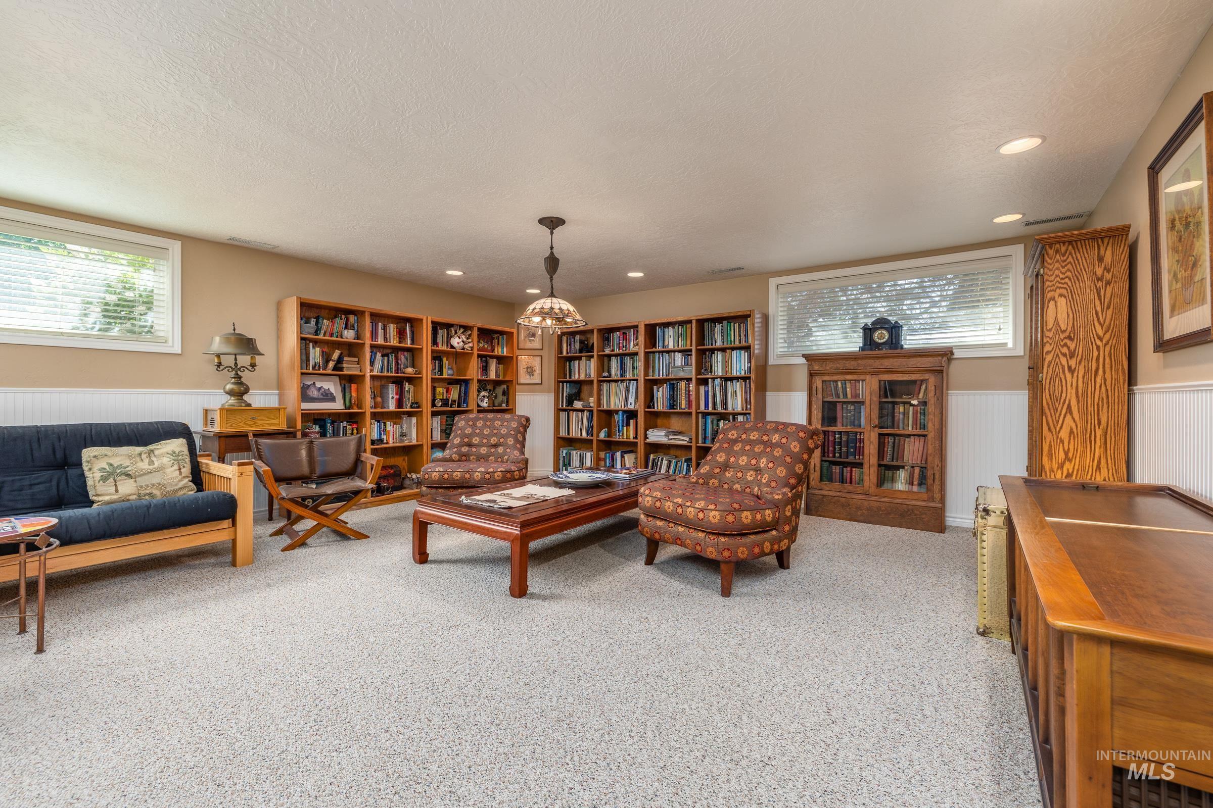 2522 N Park Ln Property Photo 24