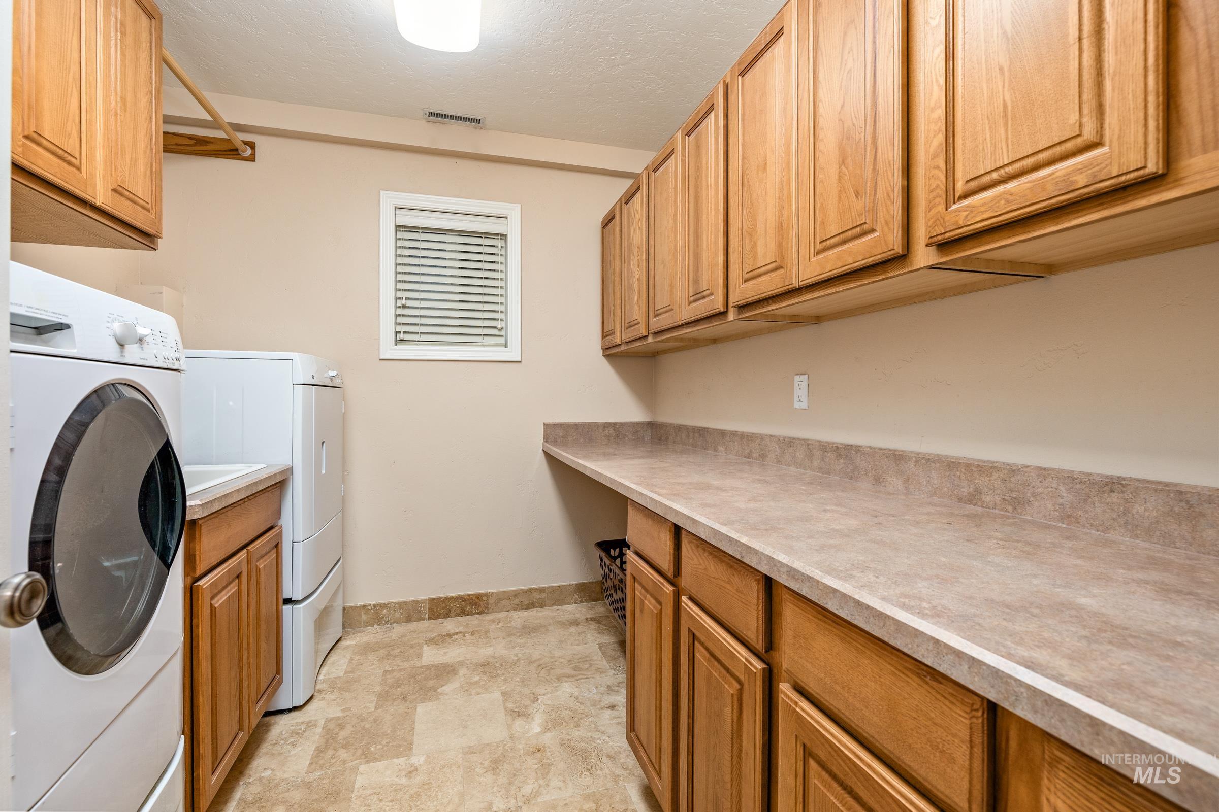 2522 N Park Ln Property Photo 32