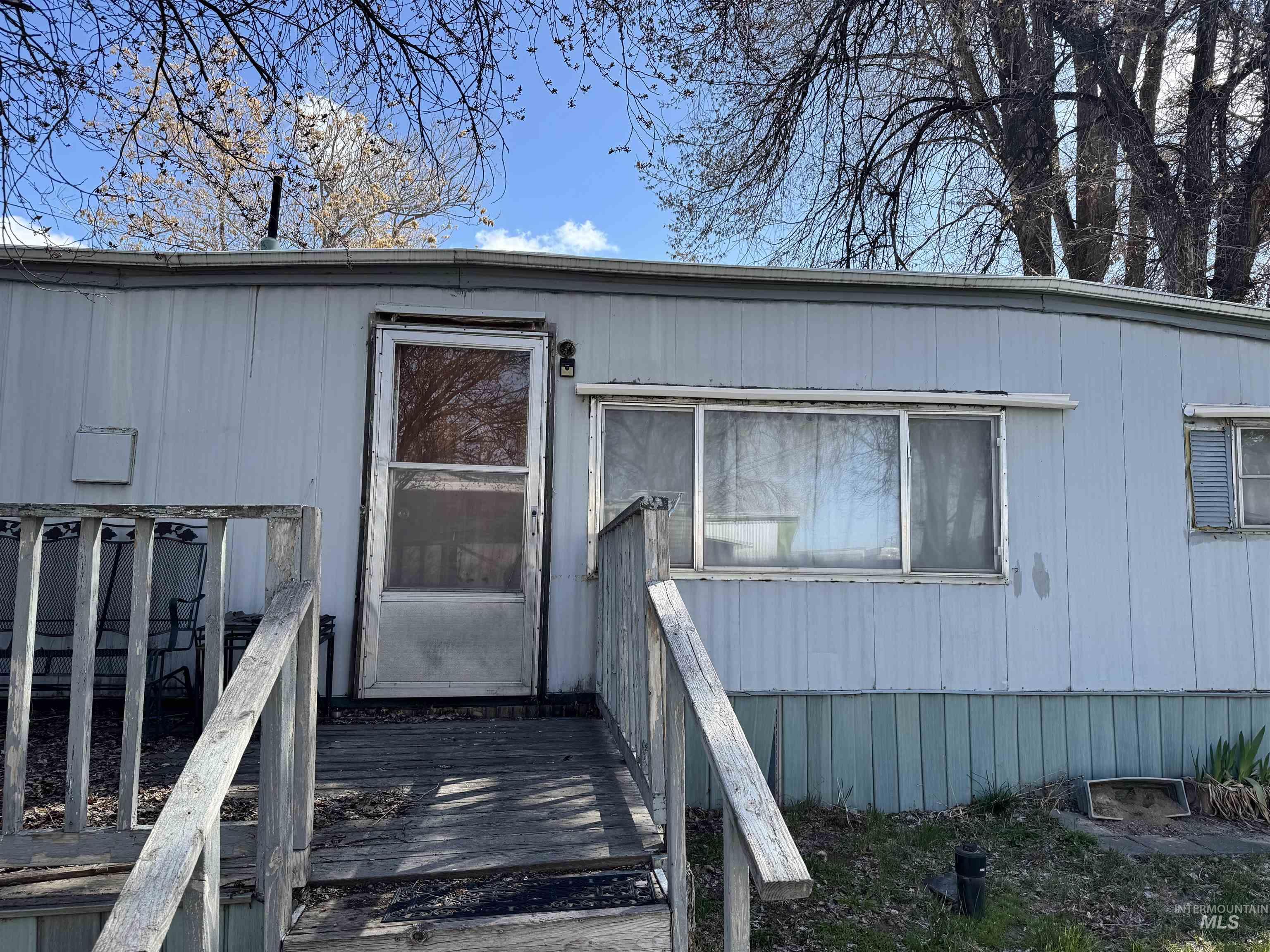 146 W Addison Ave Property Photo 4