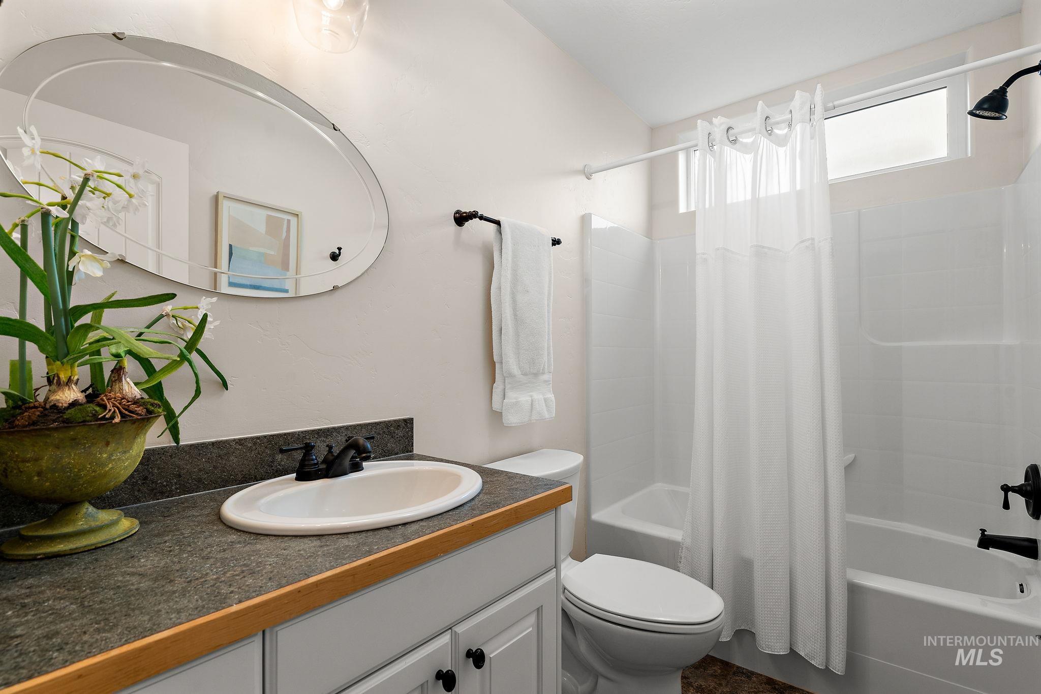 724 E Lakebrook Lane Property Photo 40