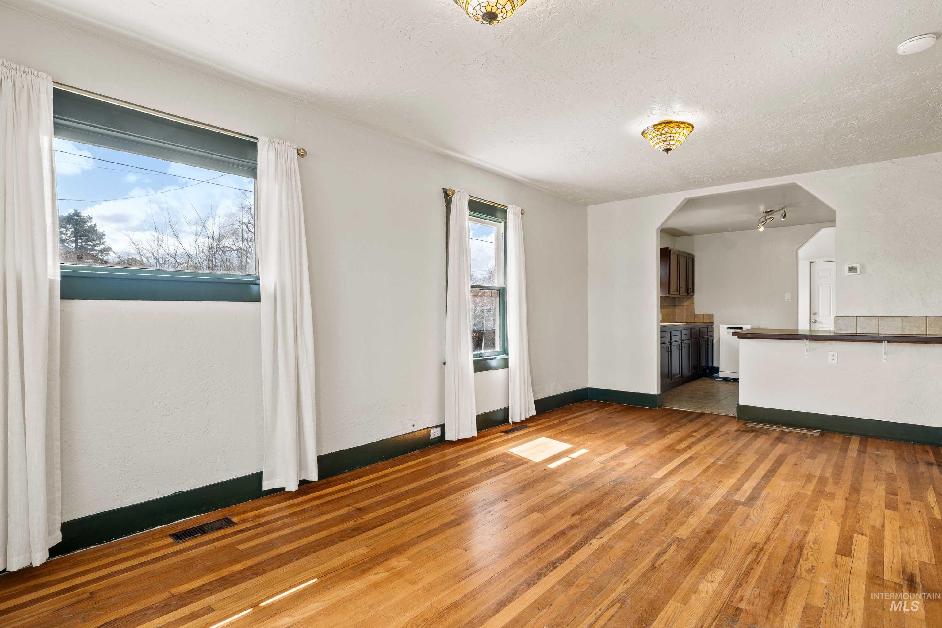 631 Ash Street Property Photo 3