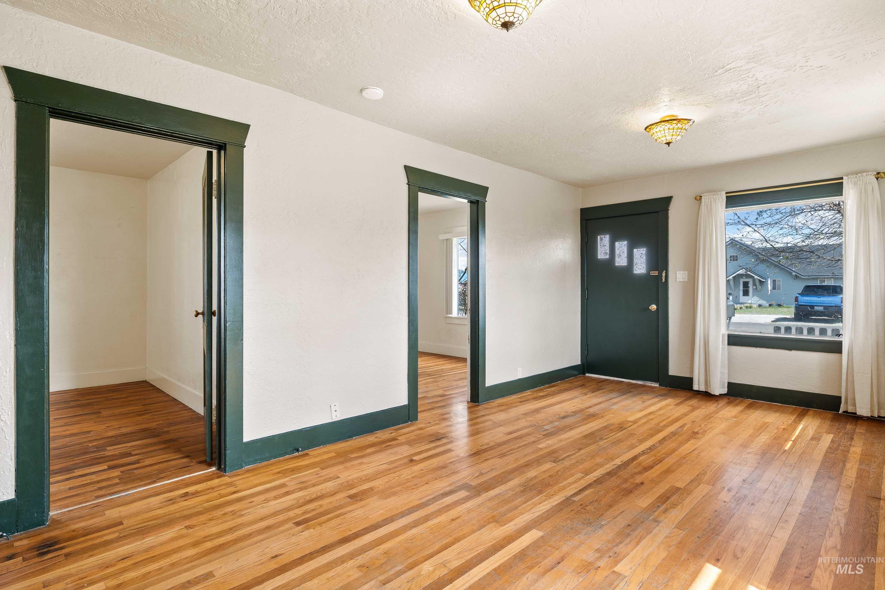 631 Ash Street Property Photo 4