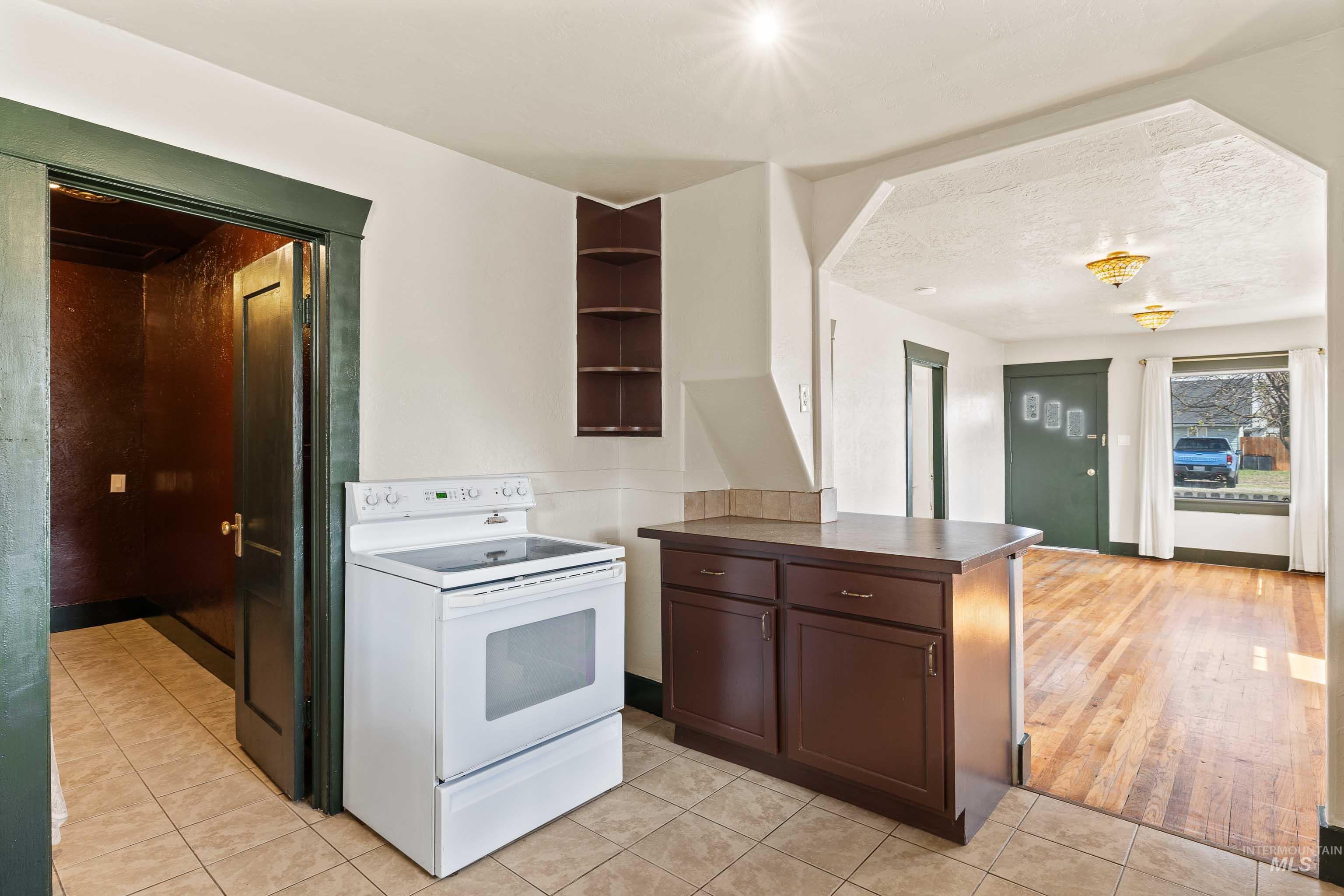 631 Ash Street Property Photo 11