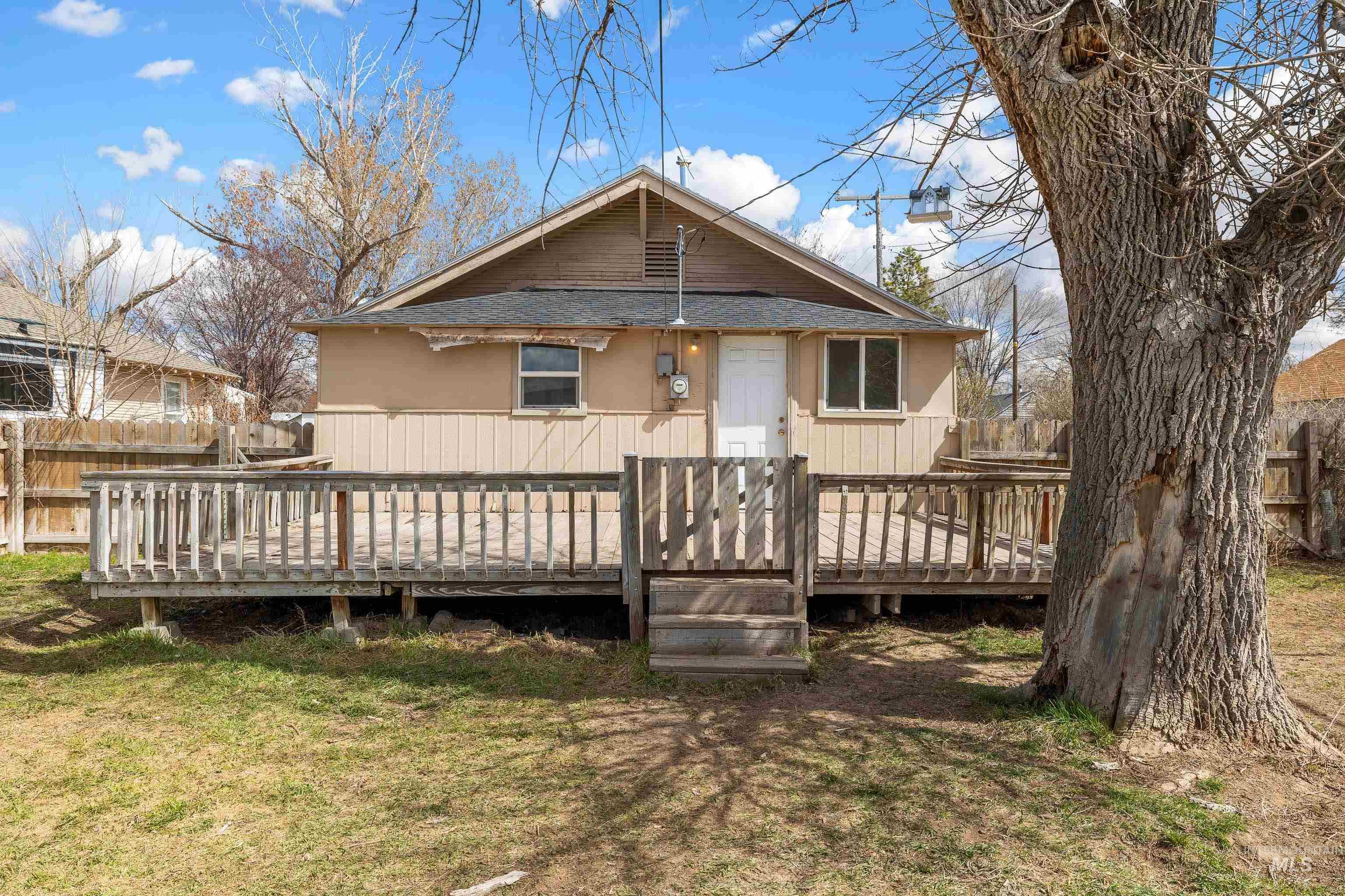 631 Ash Street Property Photo 16