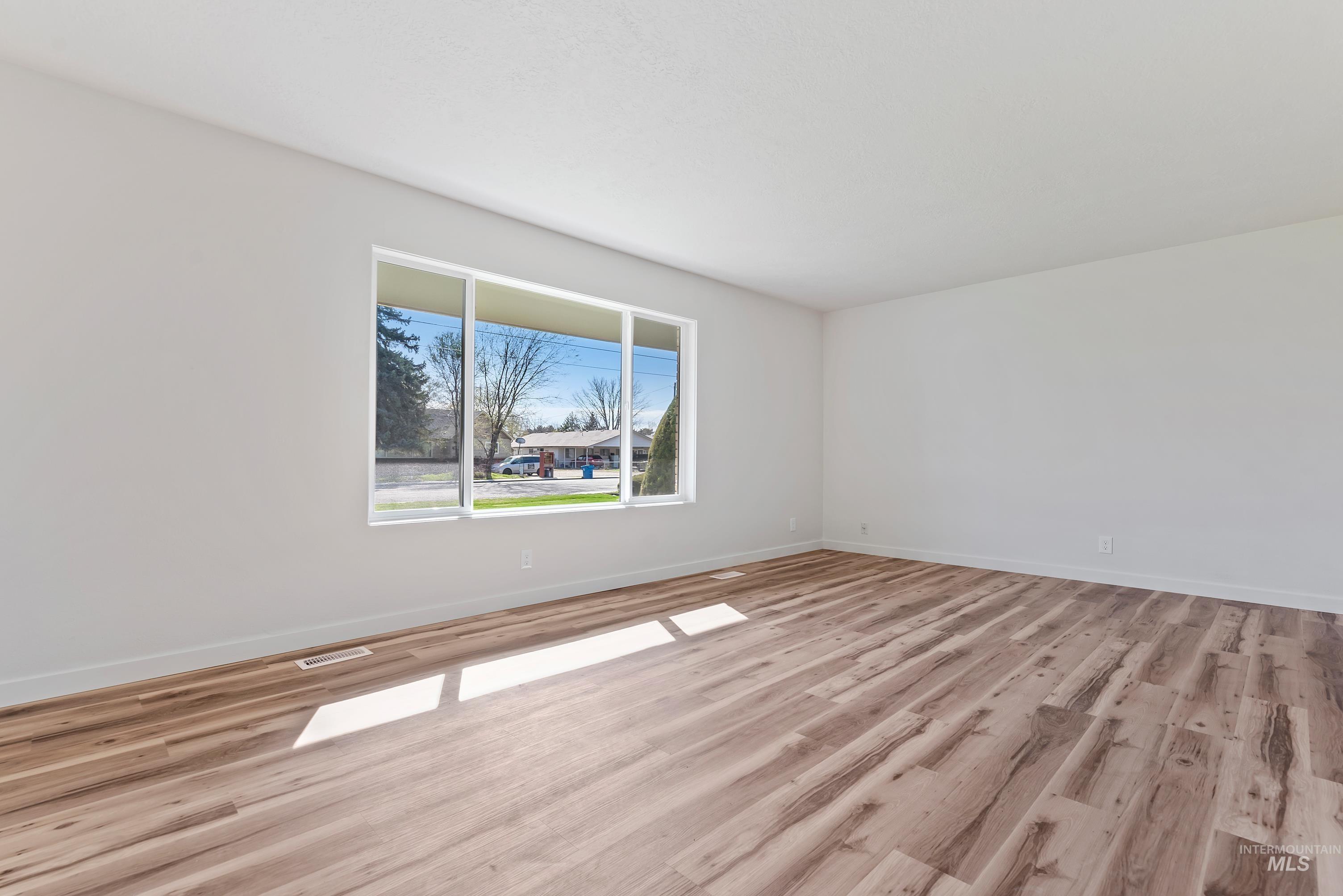 413 N Midland Blvd. Property Photo 8