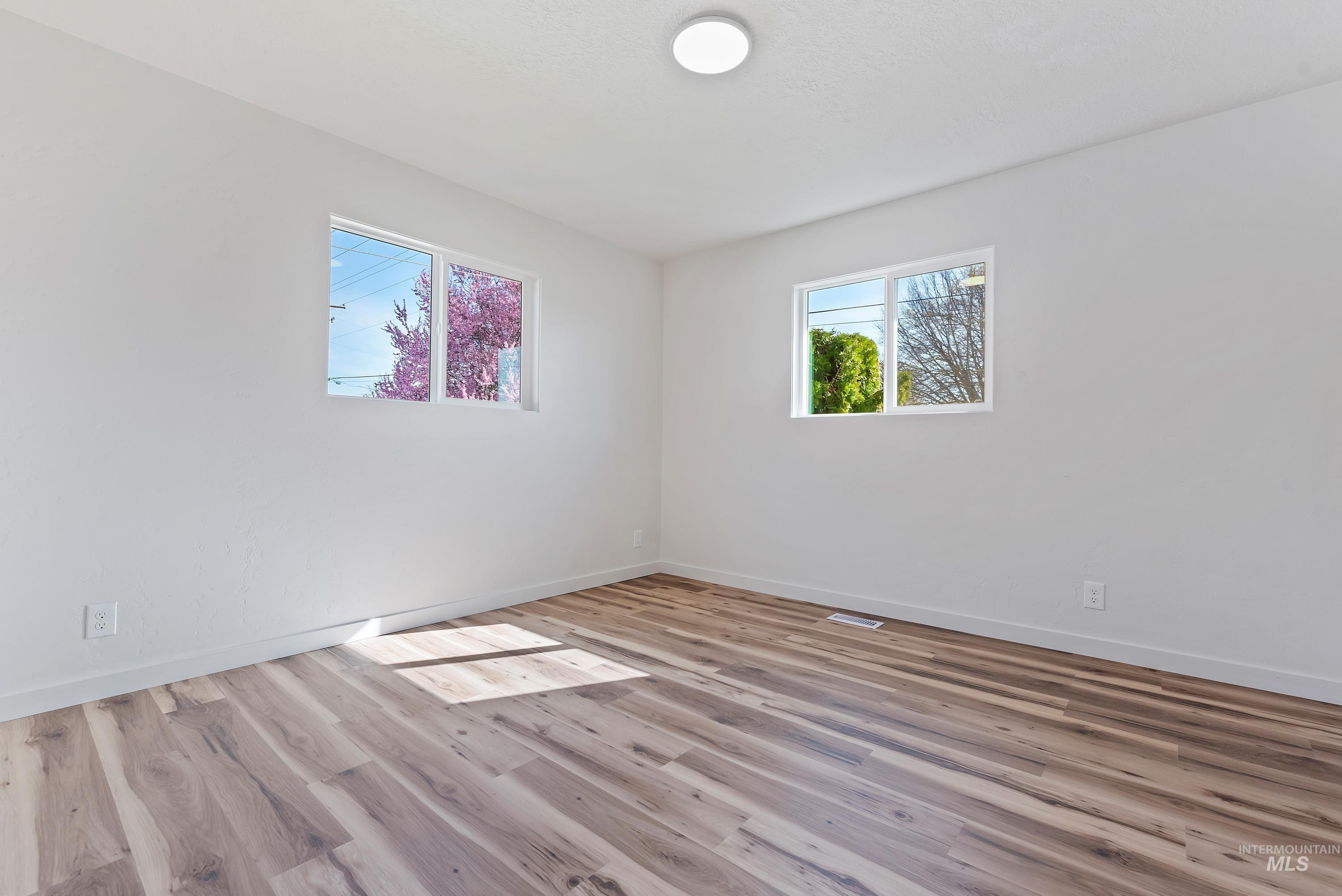 413 N Midland Blvd. Property Photo 12