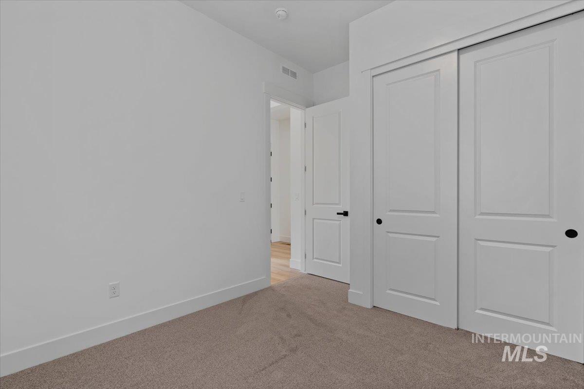 636 E Lockhart St Property Photo 6