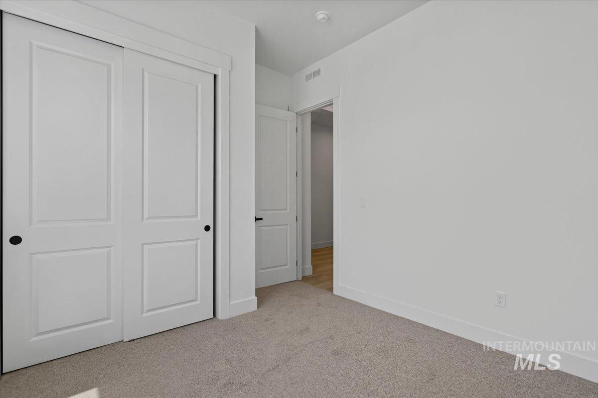 636 E Lockhart St Property Photo 9