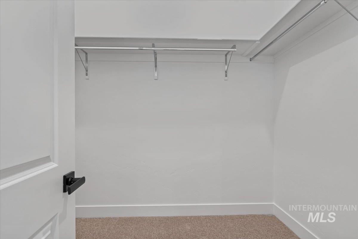 636 E Lockhart St Property Photo 28