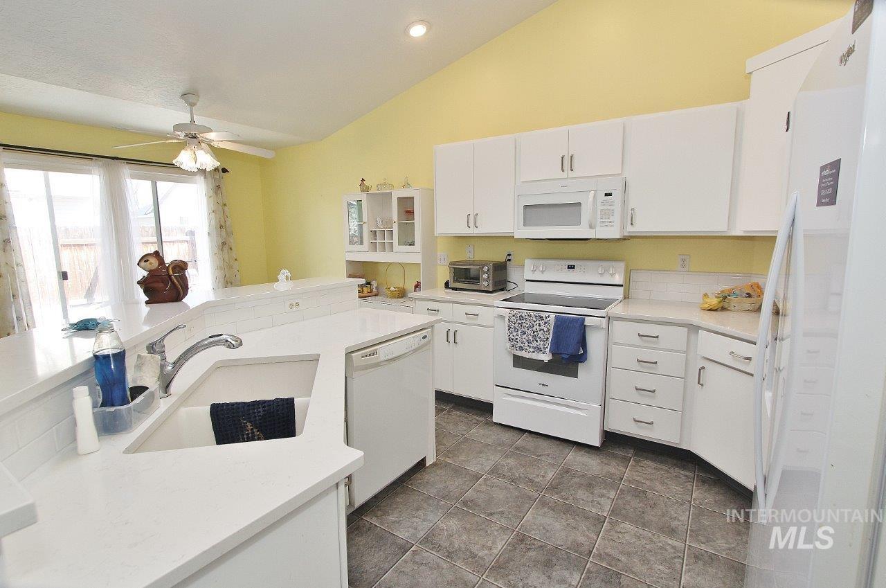 13422 W Fig St Property Photo 8