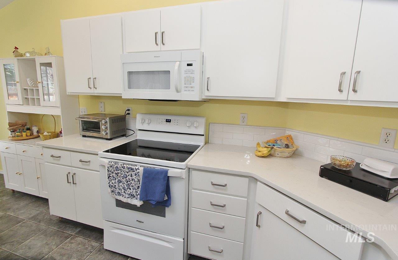 13422 W Fig St Property Photo 9