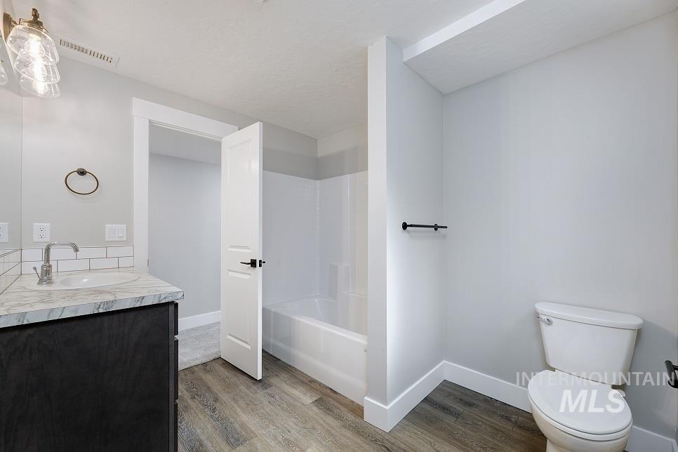 4025/4023 W Hill Rd Property Photo 17