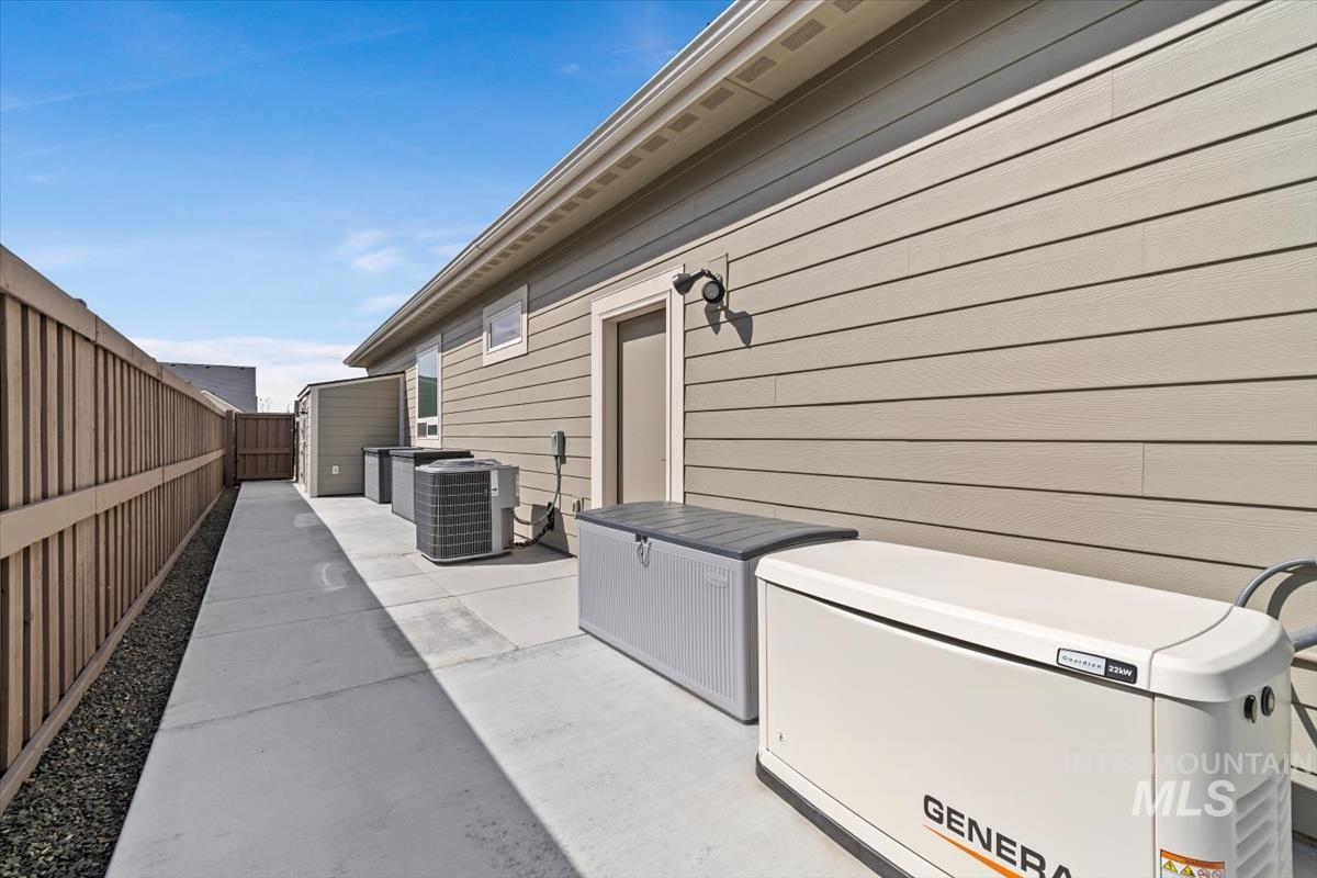 2551 N Fruniz Ave Property Photo 41