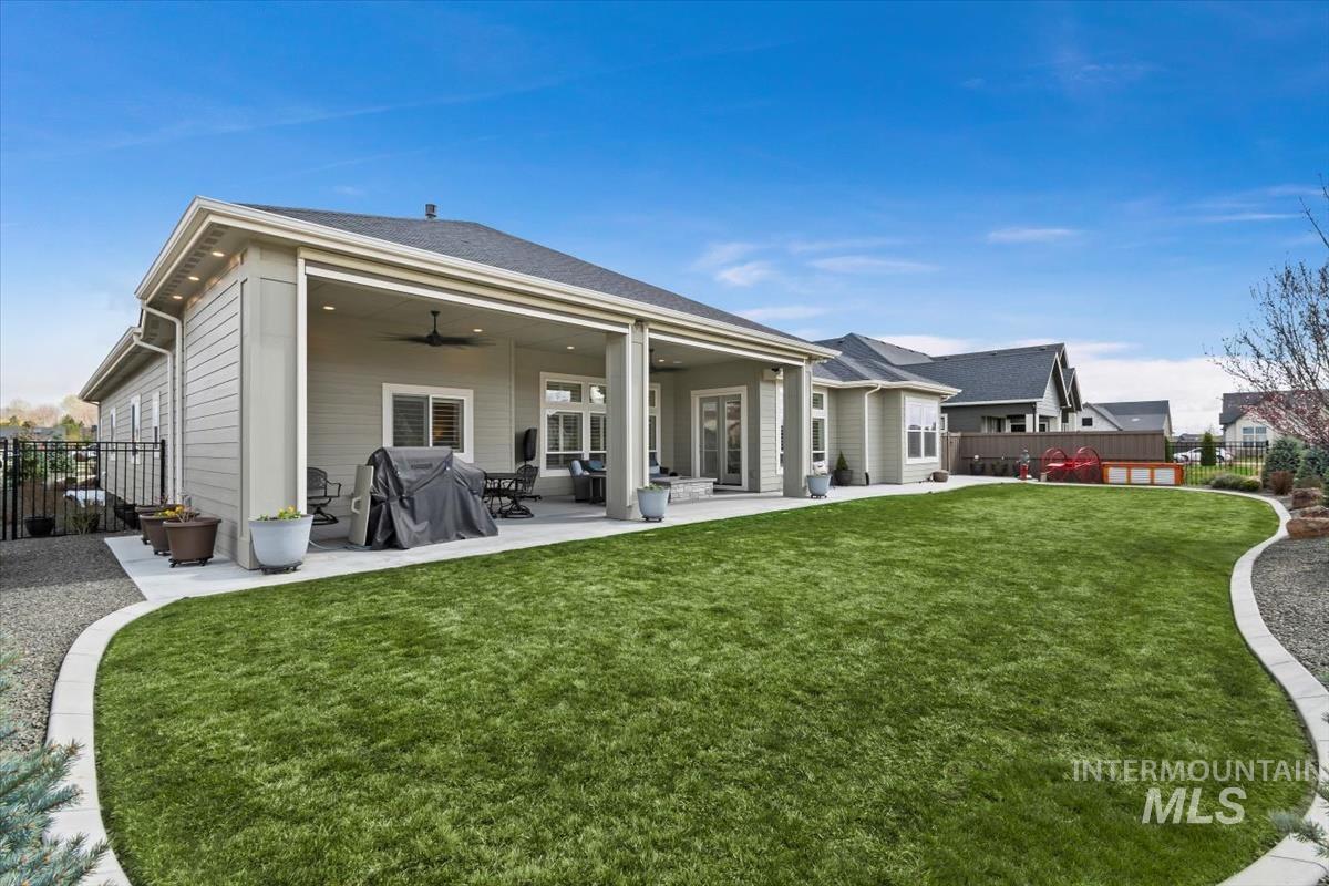 2551 N Fruniz Ave Property Photo 42
