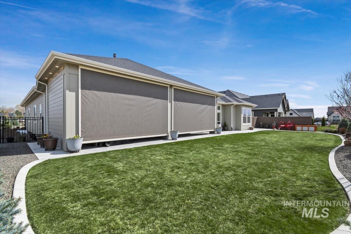 2551 N Fruniz Ave Property Photo 43