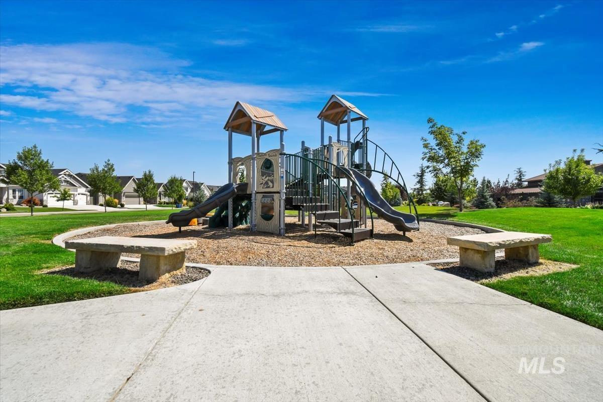 2551 N Fruniz Ave Property Photo 49