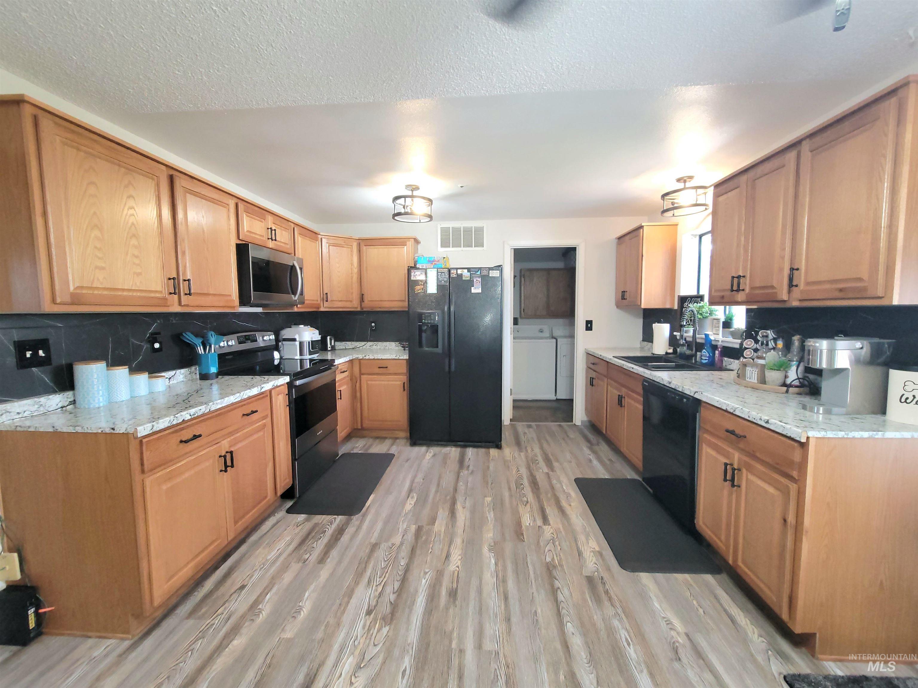 3725 18th St. Property Photo 4