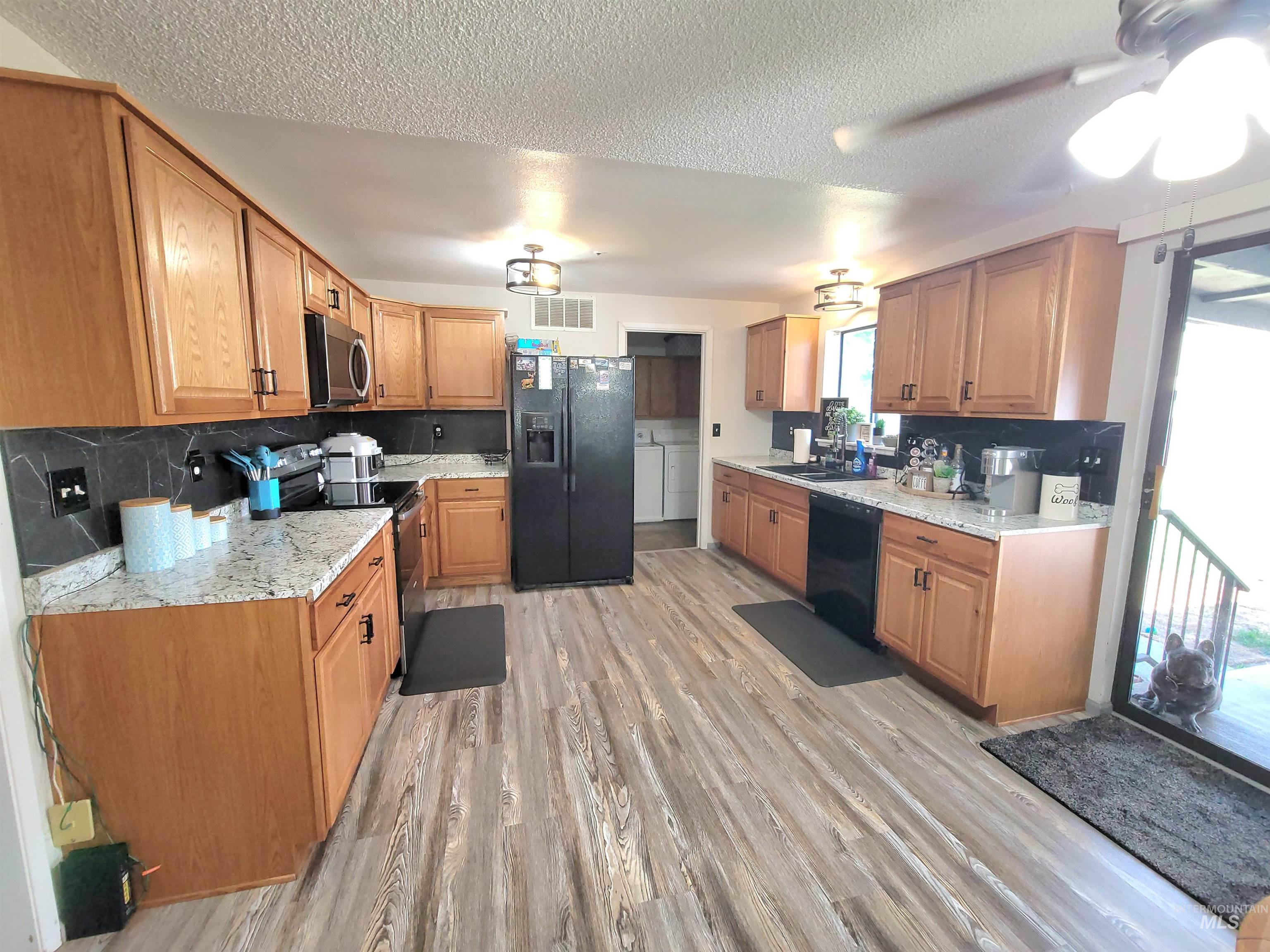 3725 18th St. Property Photo 5