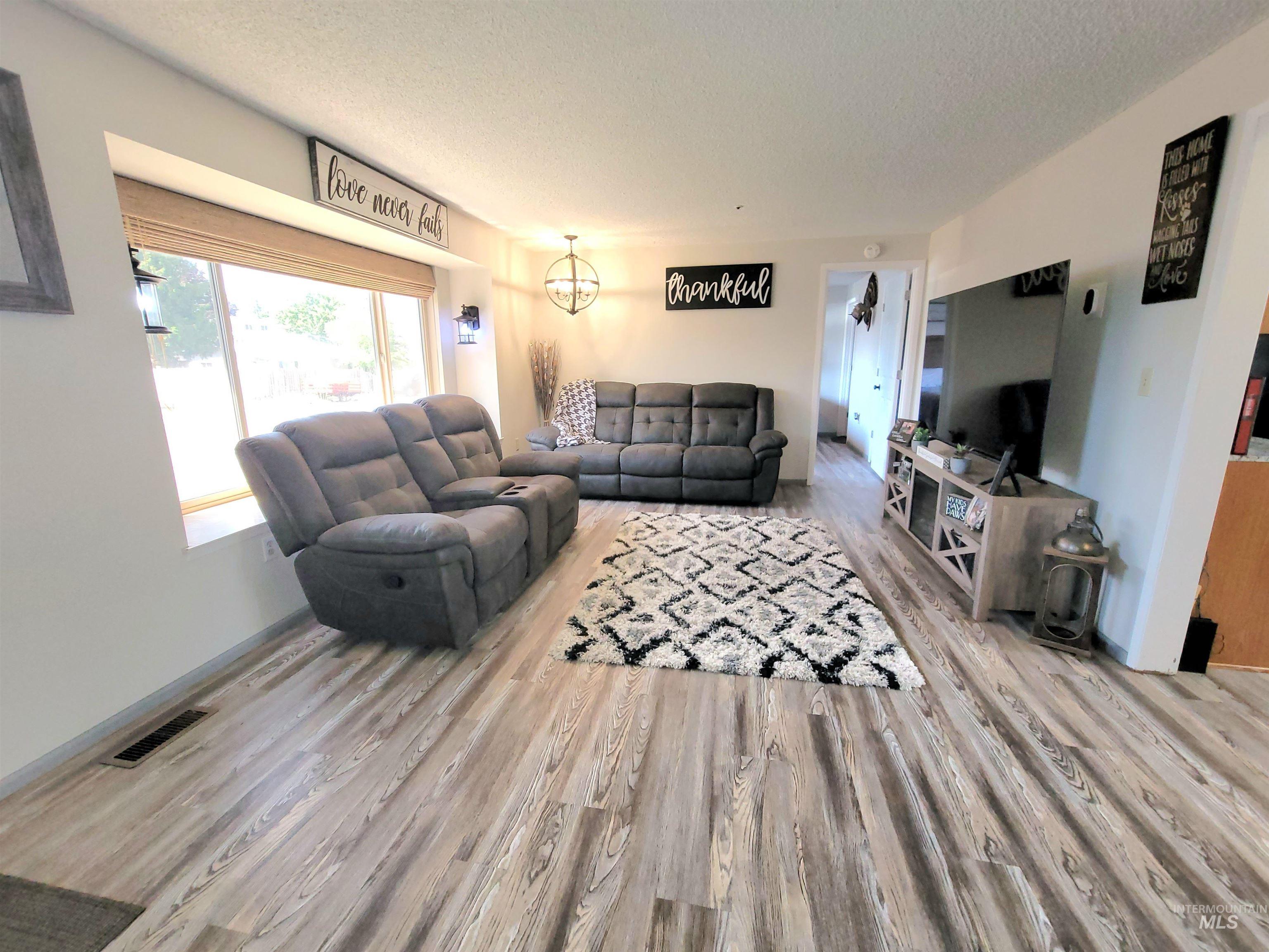 3725 18th St. Property Photo 6