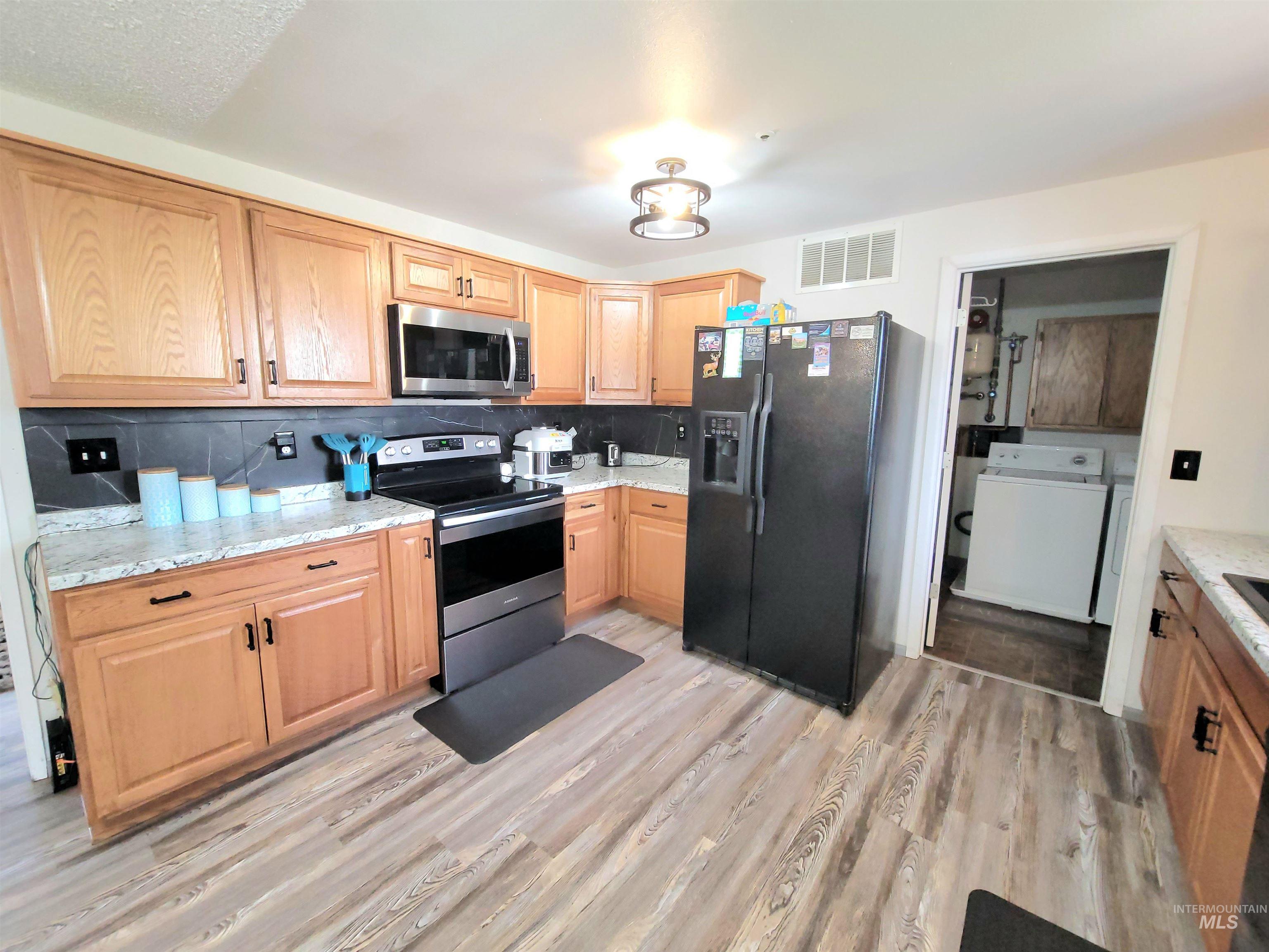 3725 18th St. Property Photo 13