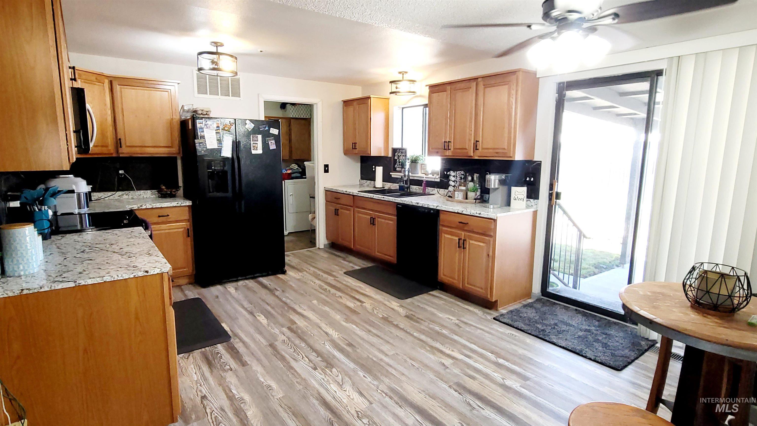 3725 18th St. Property Photo 14