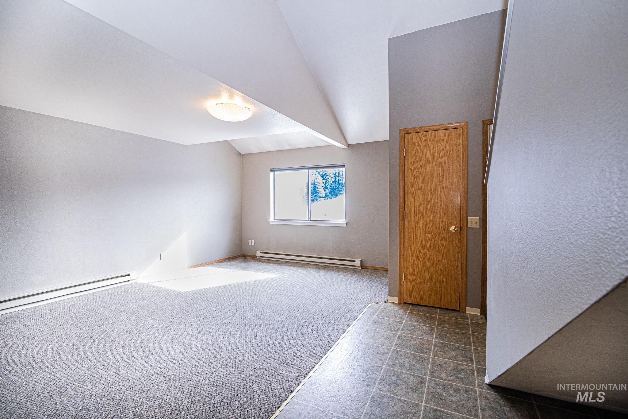 300 Washington St Property Photo 4