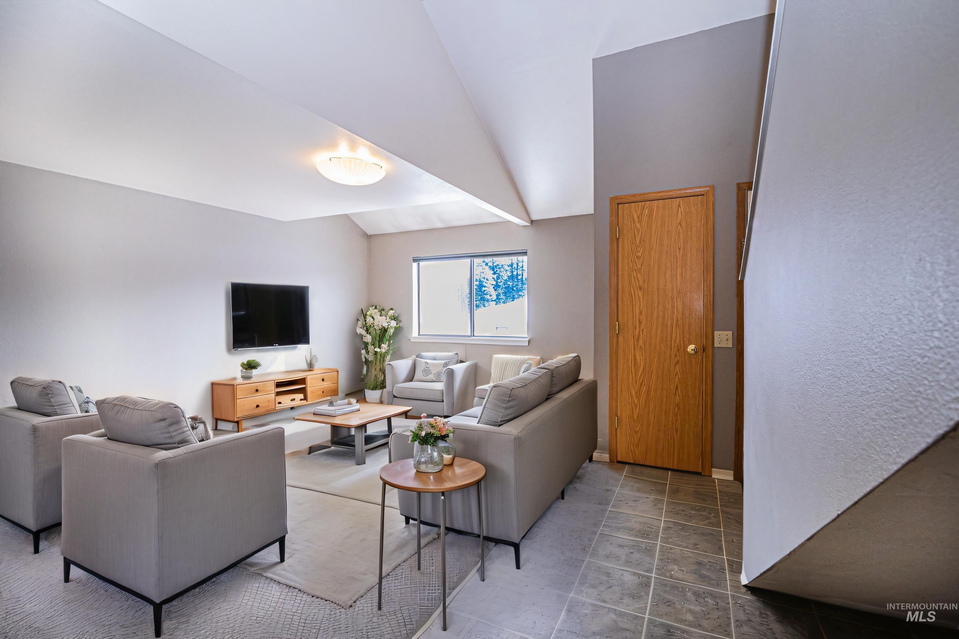 300 Washington St Property Photo 5