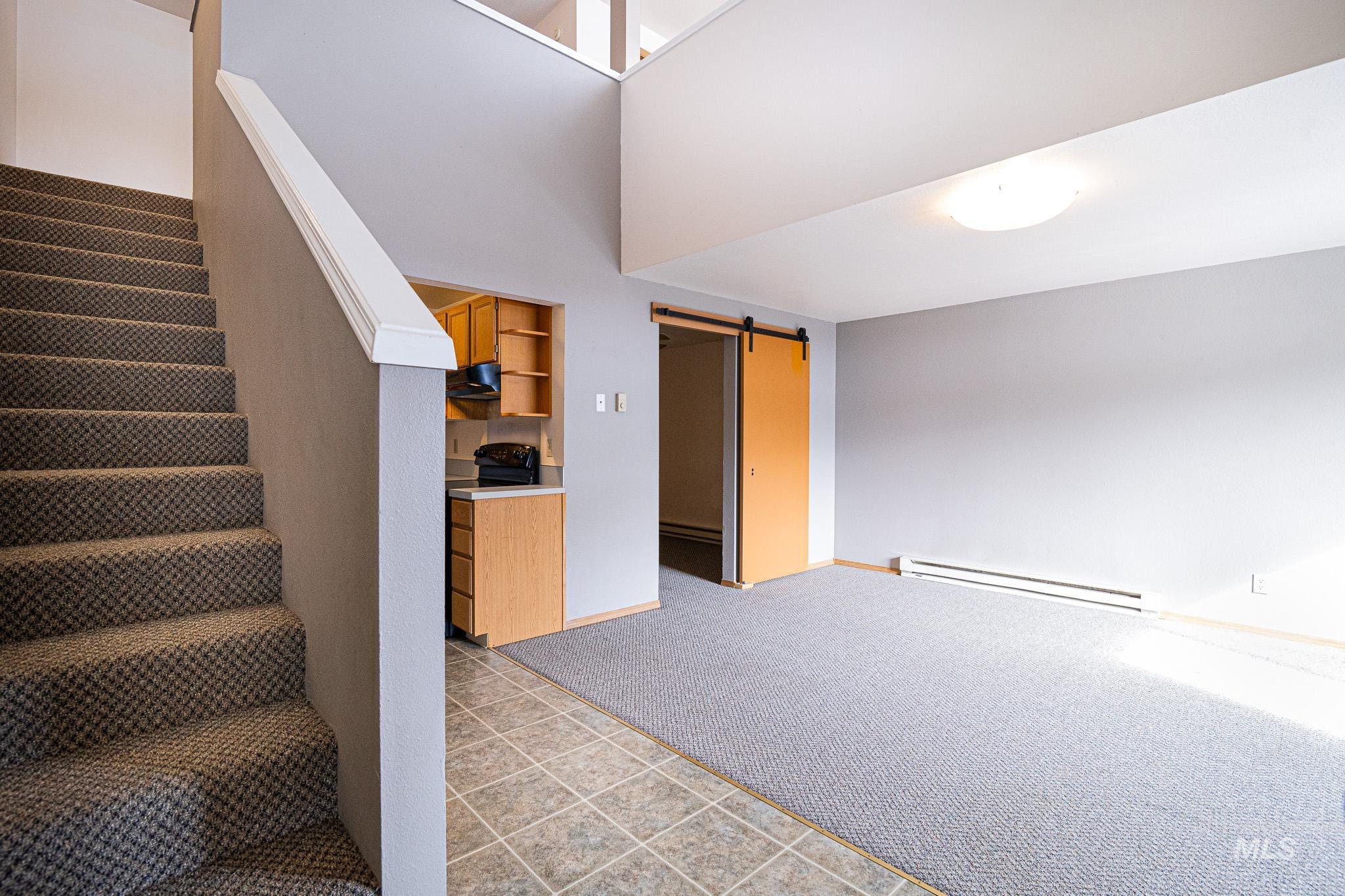 300 Washington St Property Photo 6