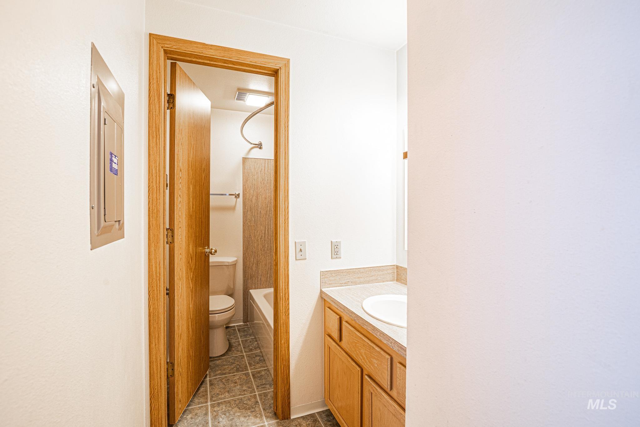 300 Washington St Property Photo 12