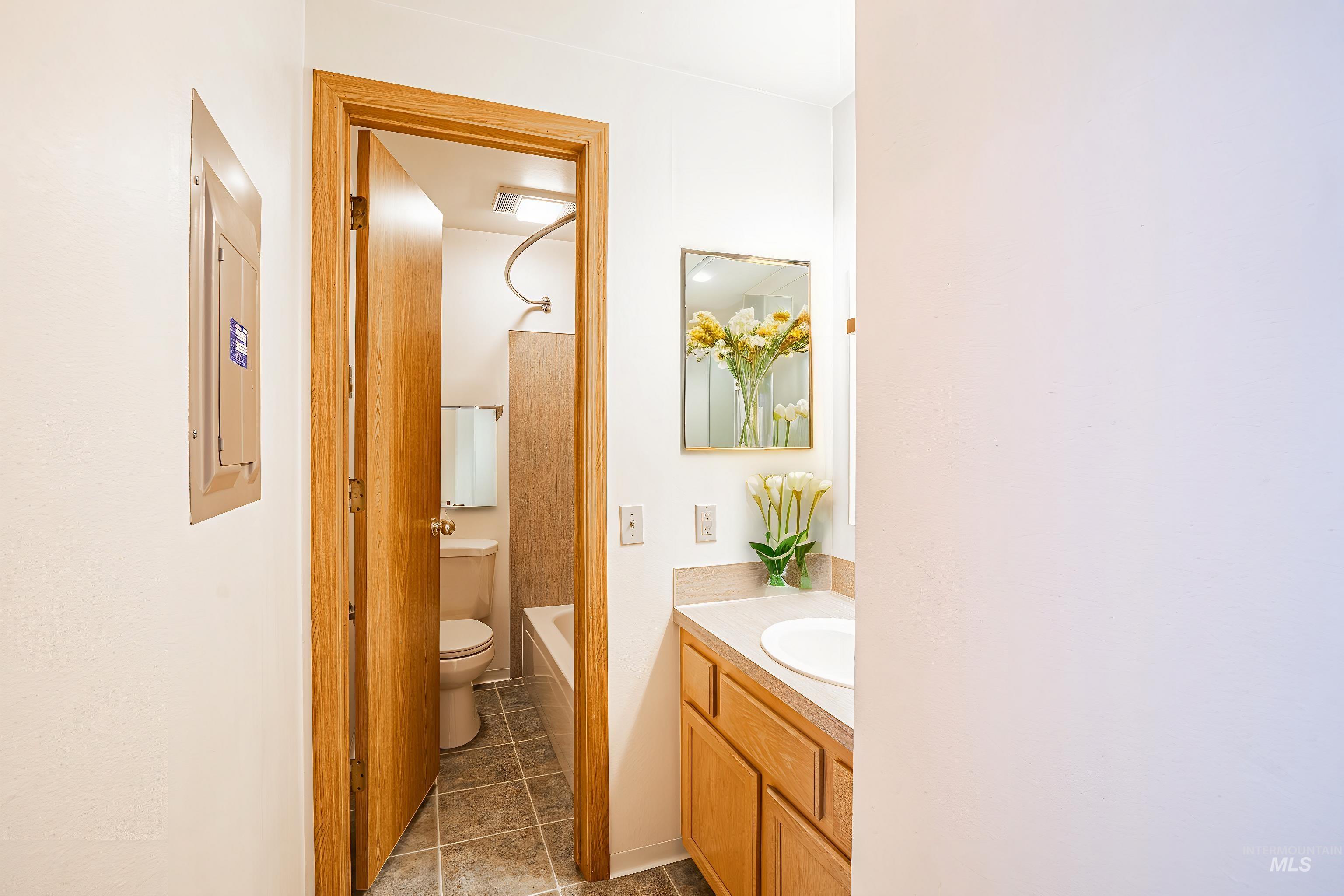 300 Washington St Property Photo 13