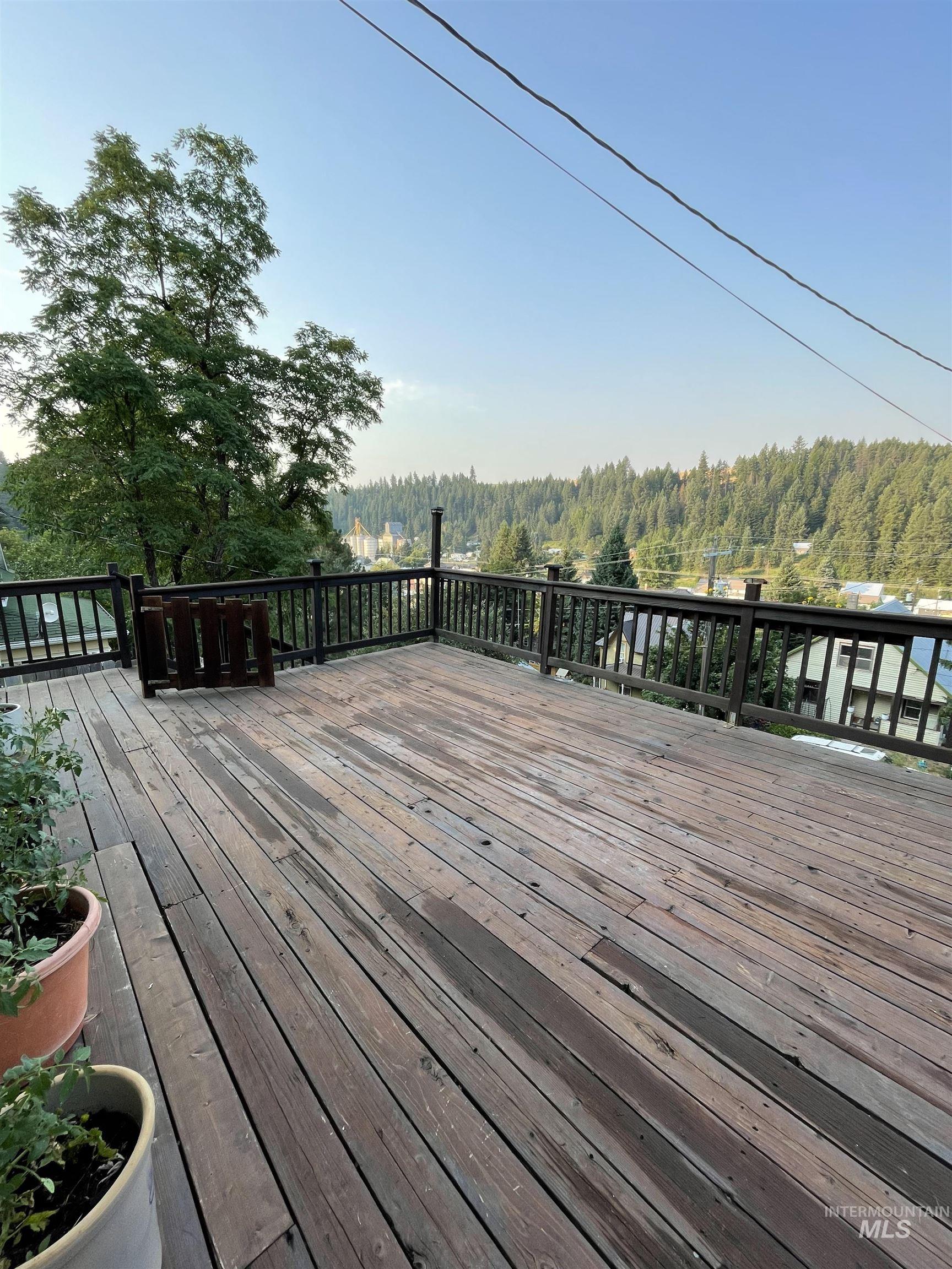 310 S Pine St Property Photo 5