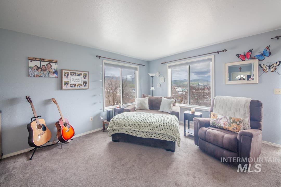 605 Park Street Property Photo 4