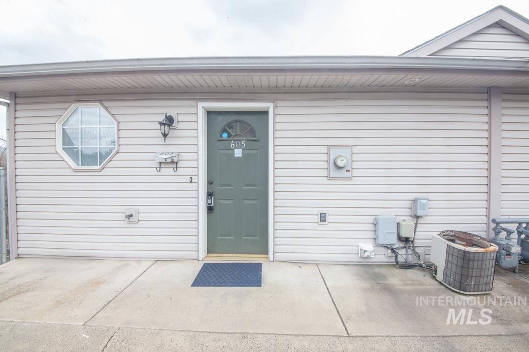 605 Park Street Property Photo 10
