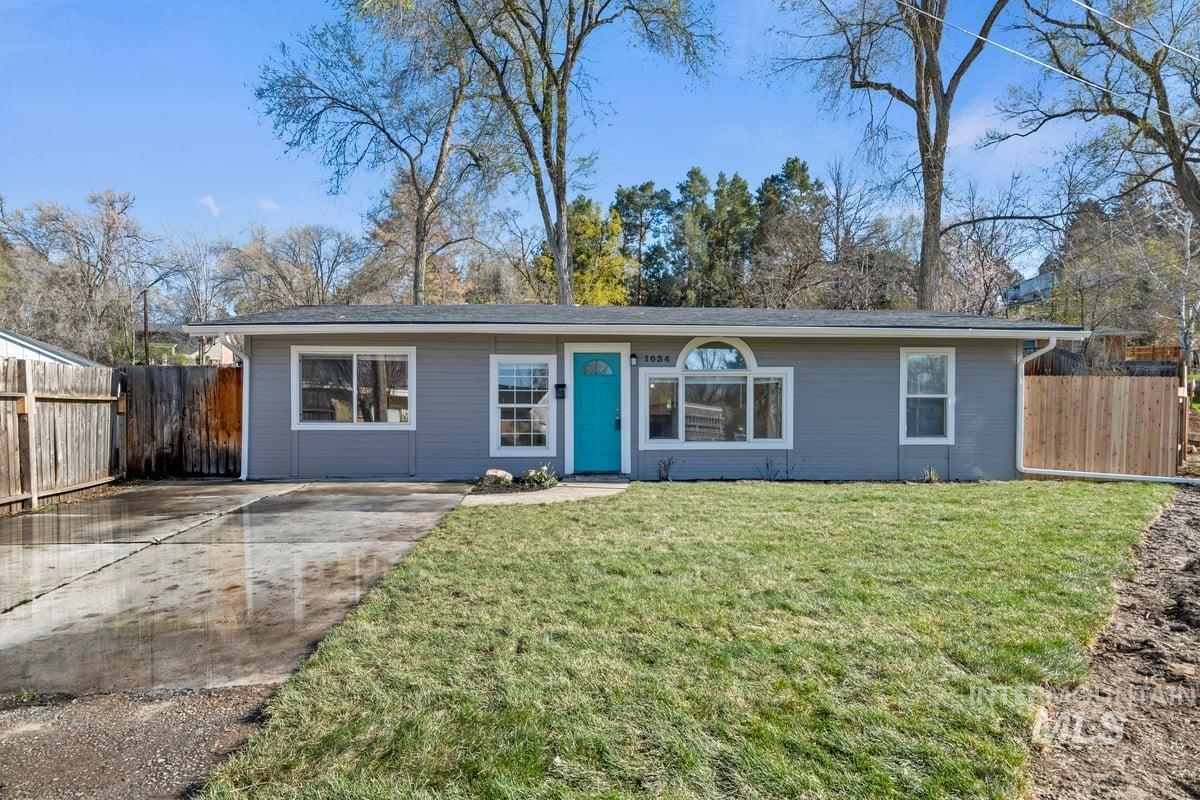 1034 E Mckinley Property Photo 1
