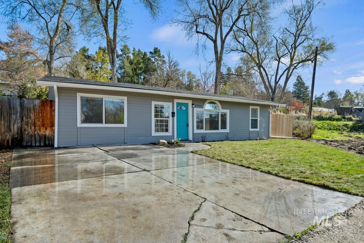 1034 E Mckinley Property Photo 3