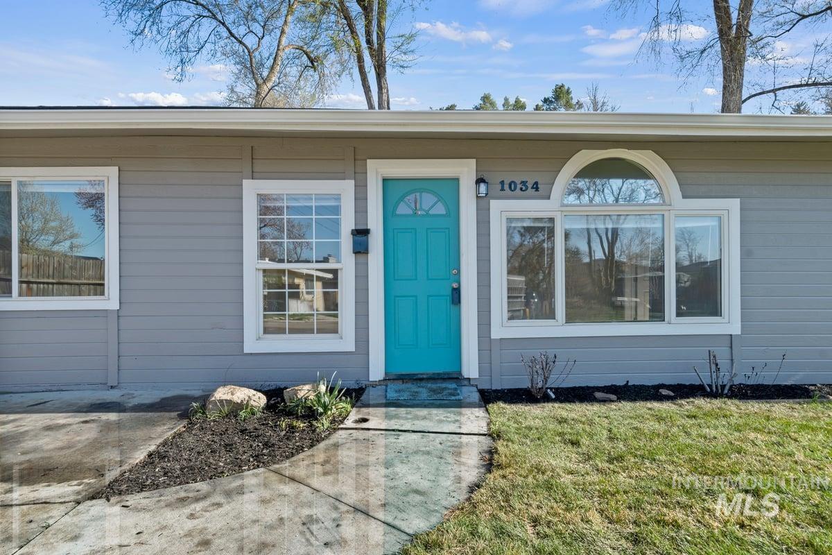 1034 E Mckinley Property Photo 4