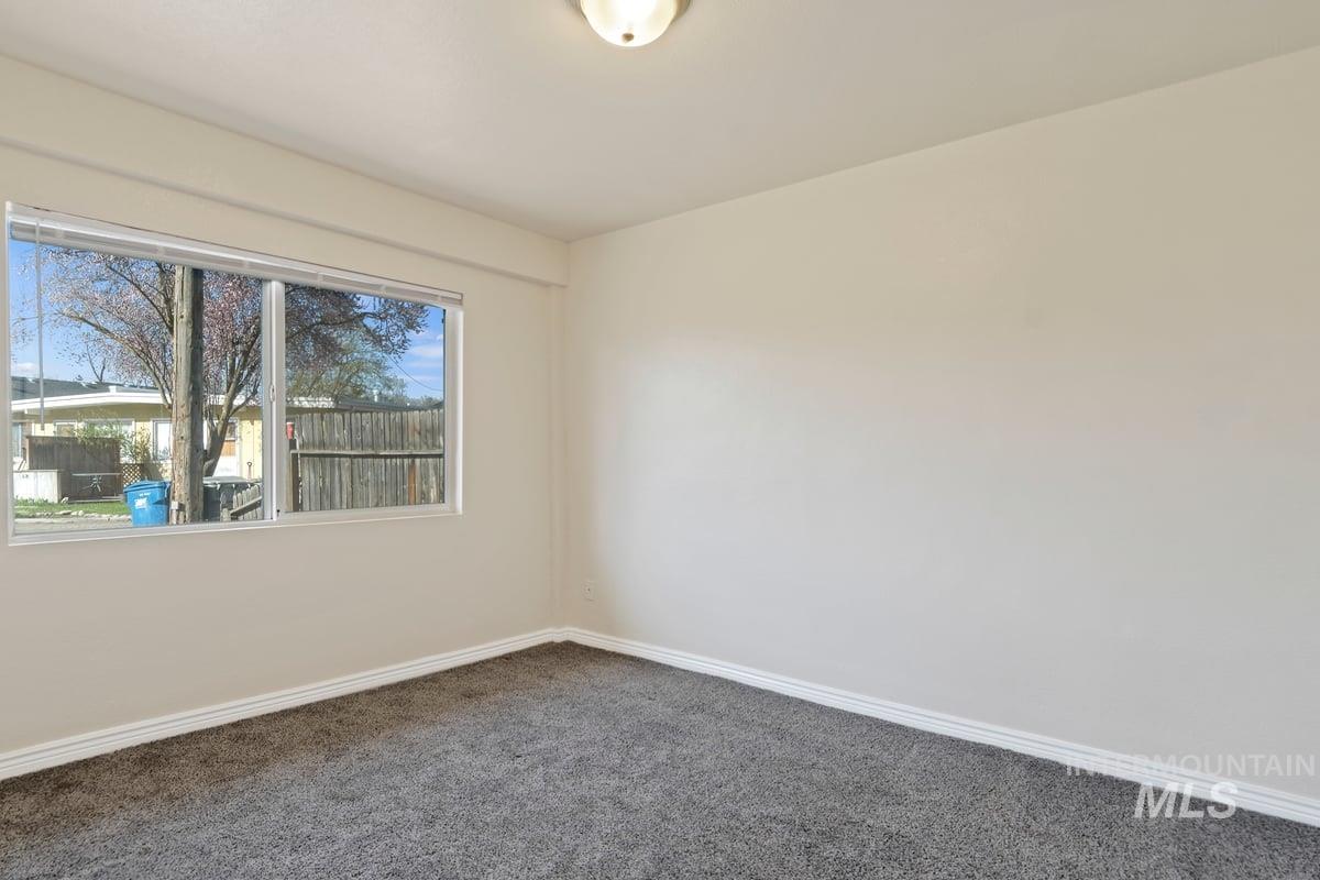 1034 E Mckinley Property Photo 10