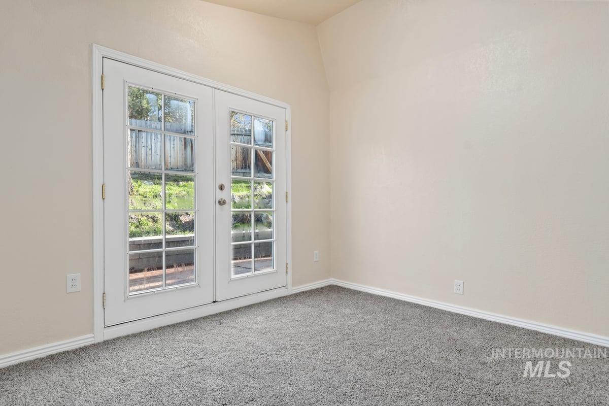 1034 E Mckinley Property Photo 13