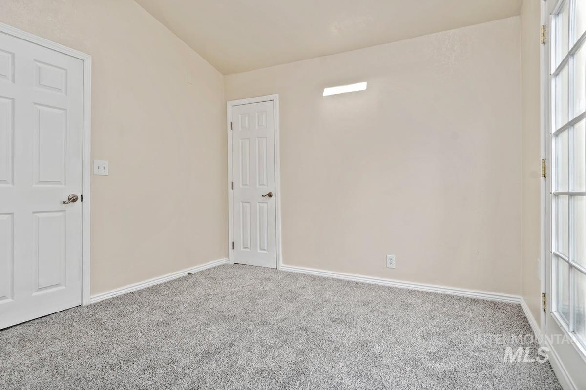 1034 E Mckinley Property Photo 14