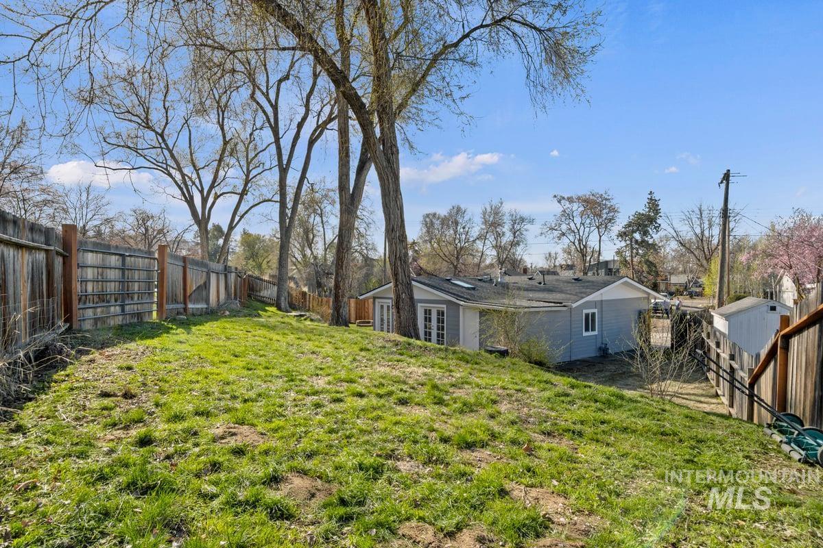 1034 E Mckinley Property Photo 20
