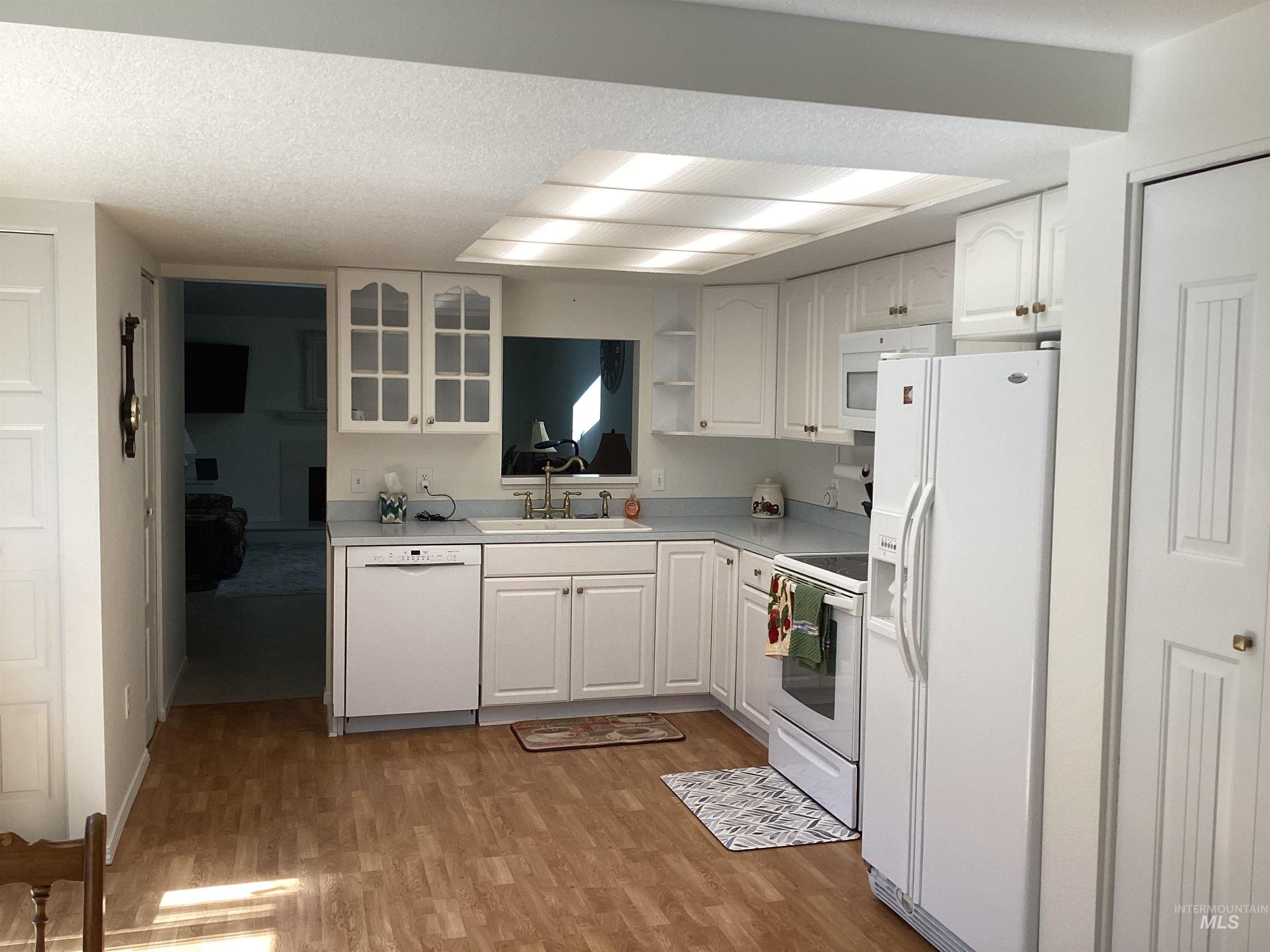 980 N Camelot Property Photo 3