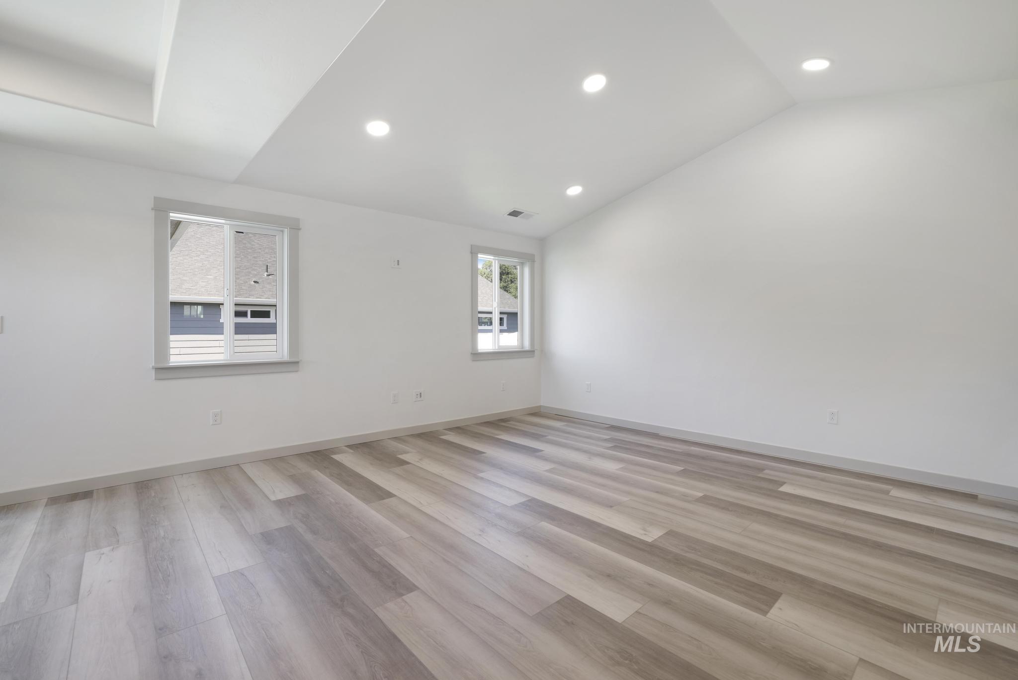 122 Centennial Ct. Property Photo 5