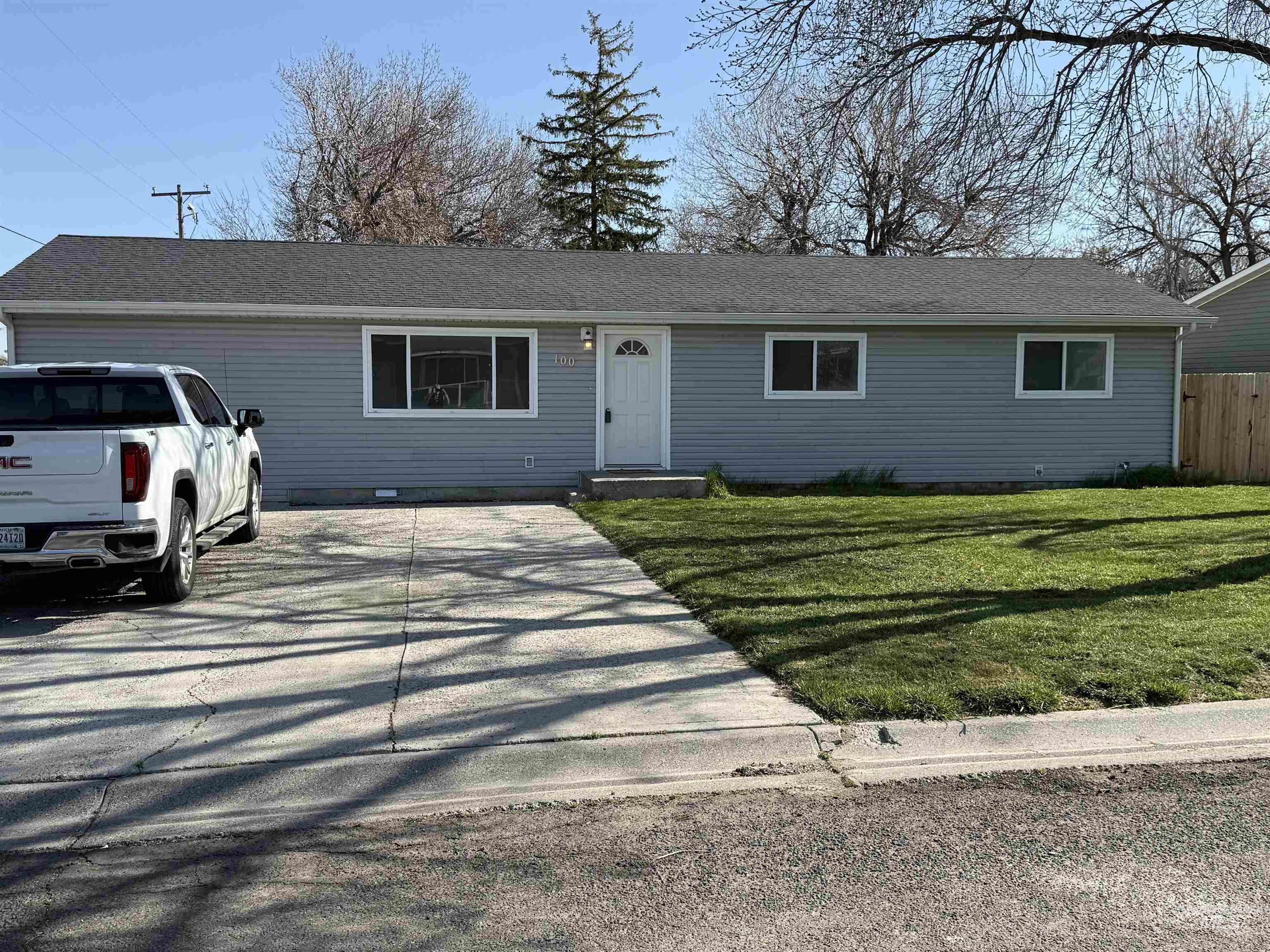 100 Sunset Circle Property Photo