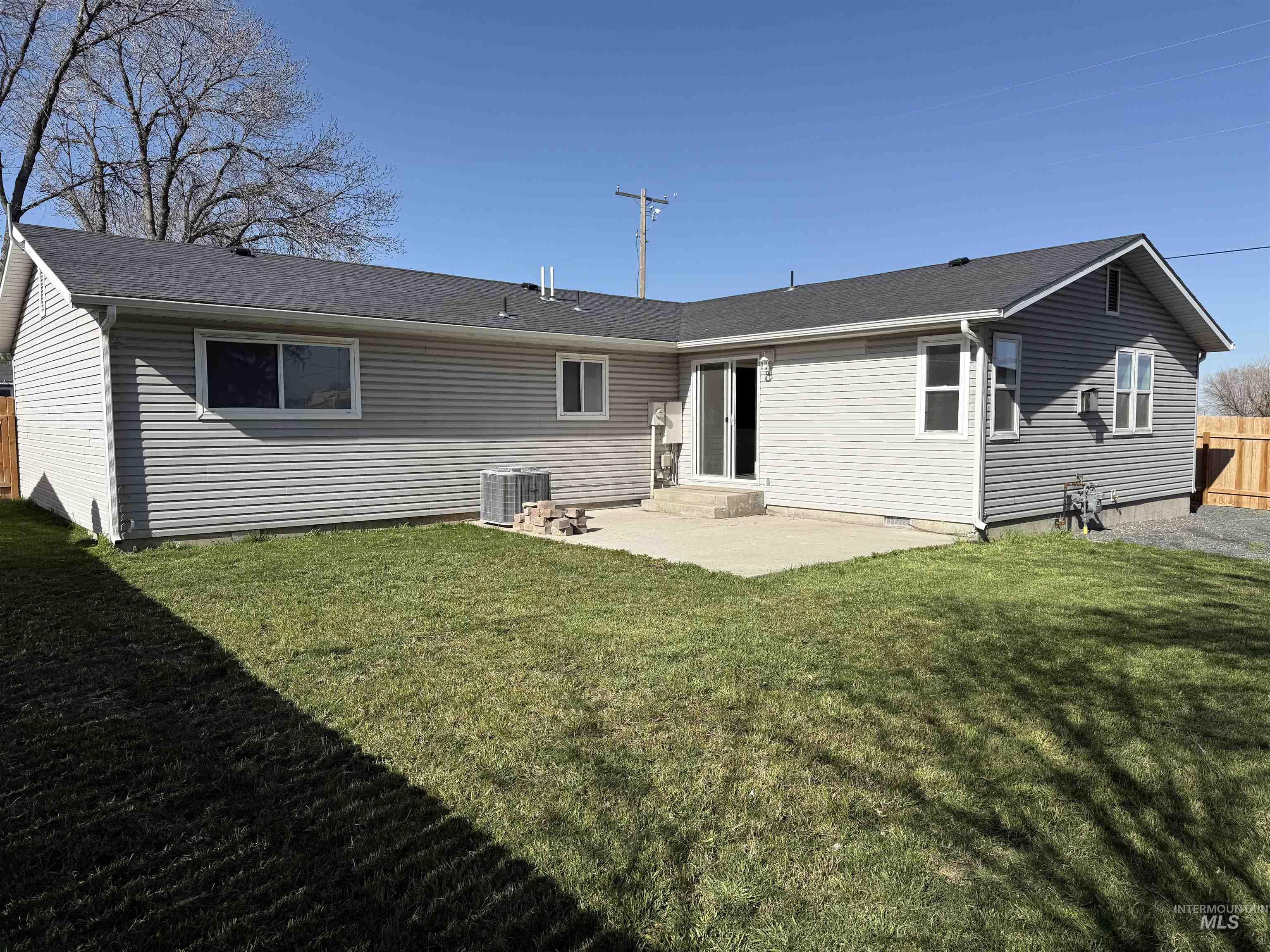 100 Sunset Circle Property Photo 3