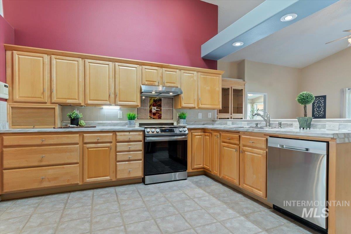 626 N Sterling Property Photo 9