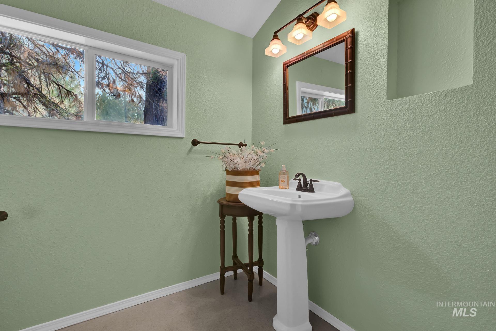 94 Brassey Cir Property Photo 25