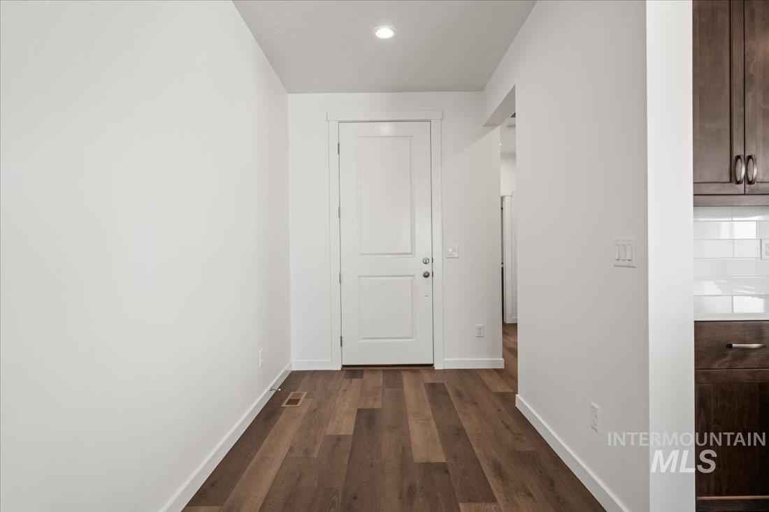 8432 S Updale Ave Property Photo 3